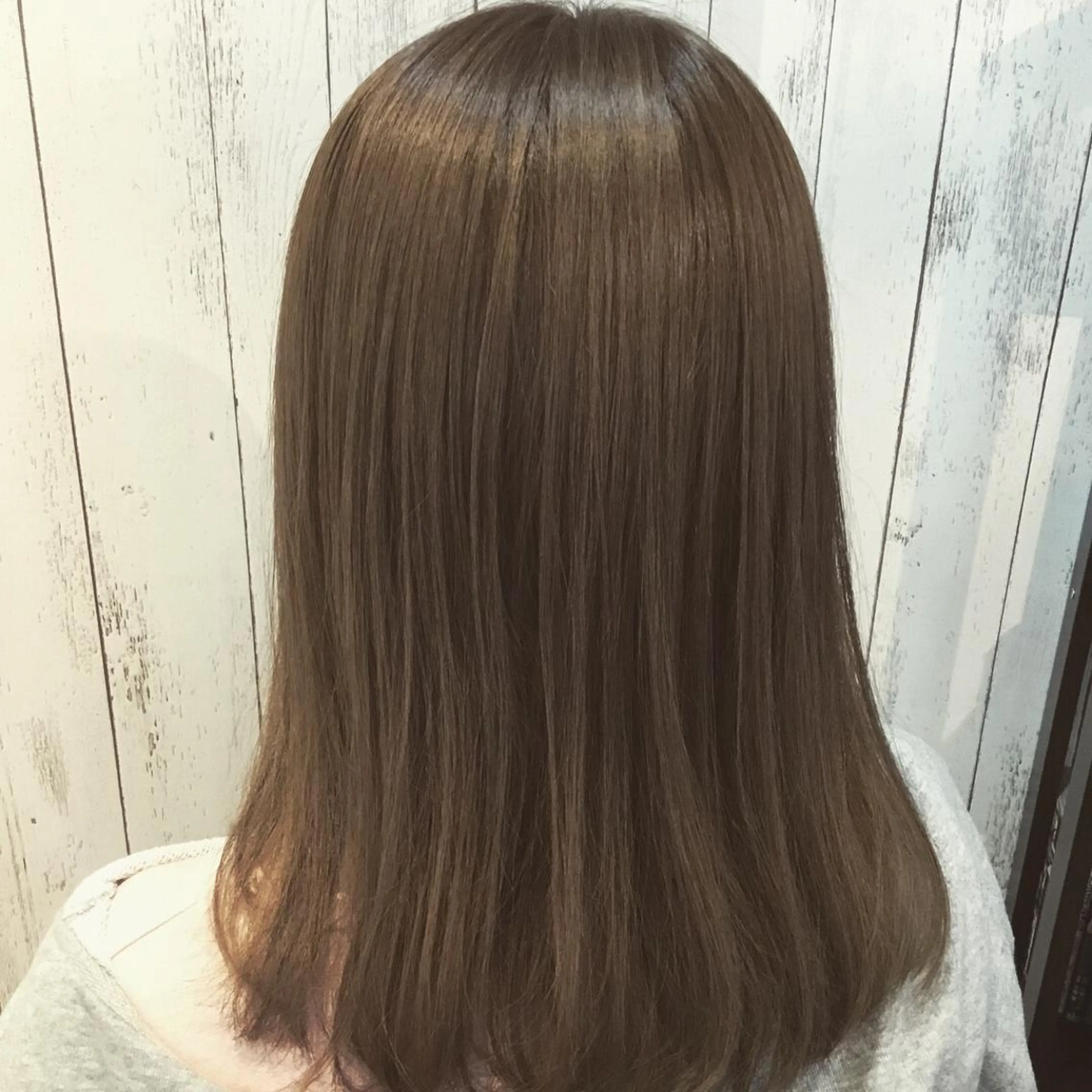 セミロング カラー embrace エンブレイスのヘアスタイル