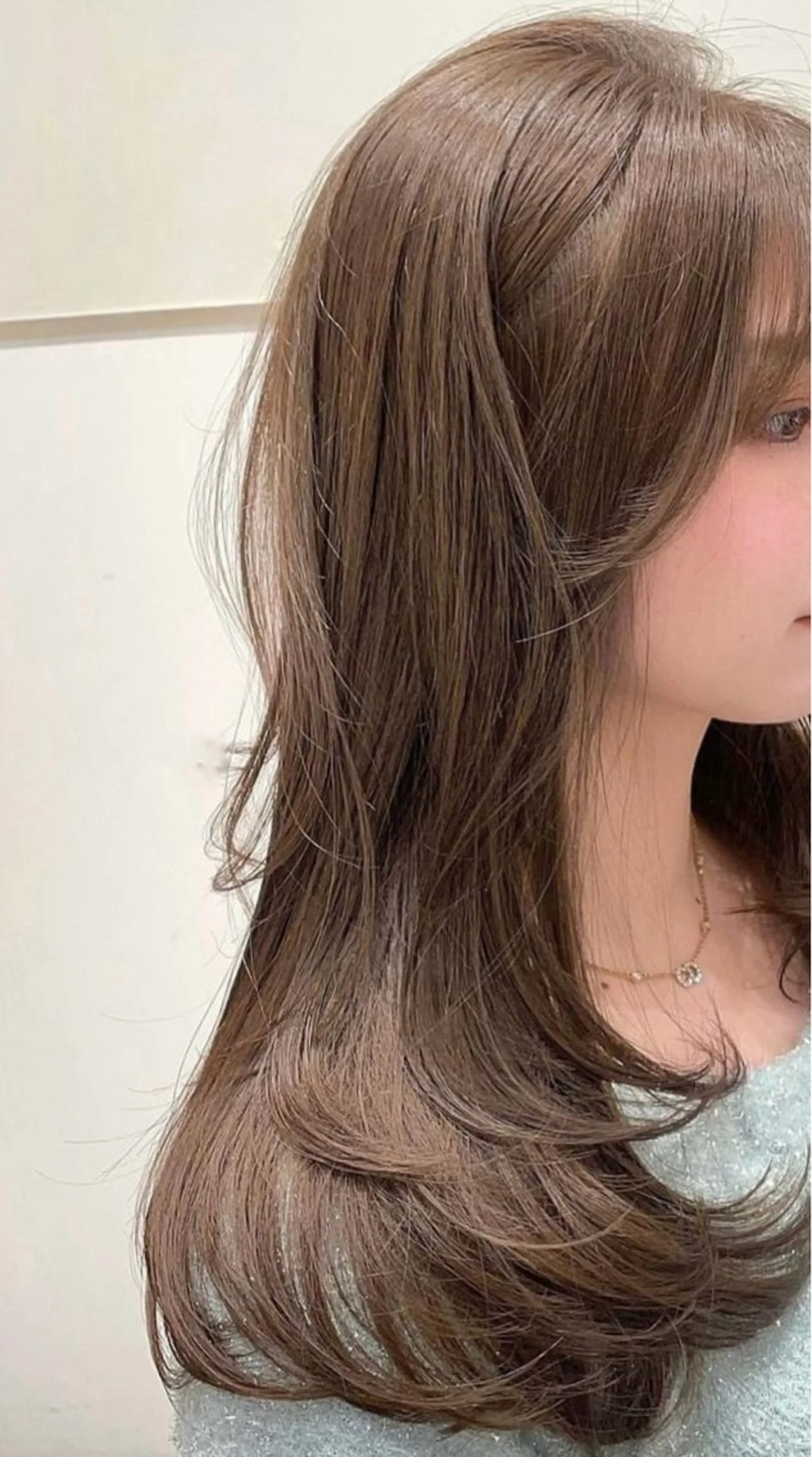 ロング Yui / ユイ 艶々カラー🩵´-のヘアスタイル