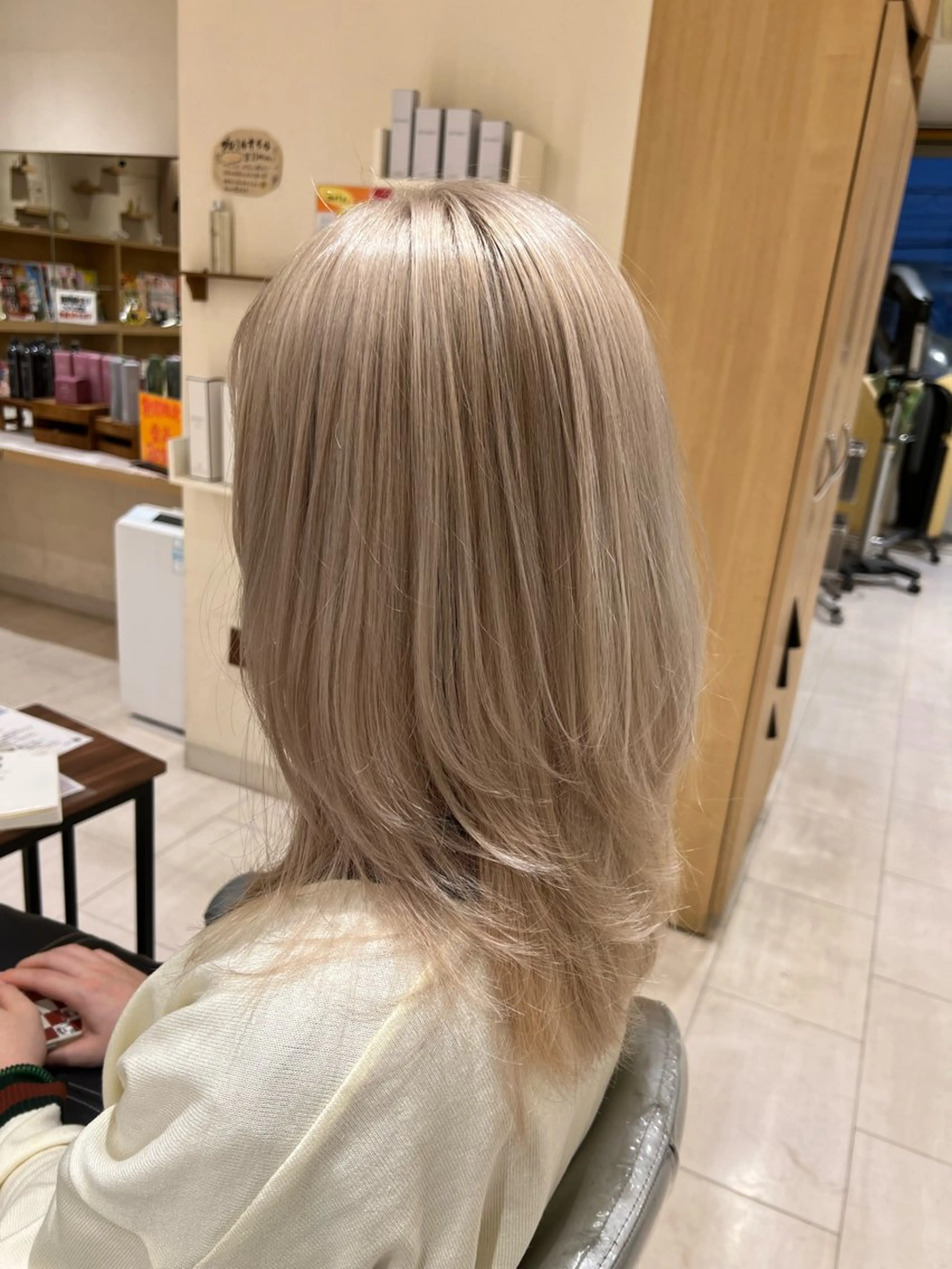 カラー ブリーチ 久永 菫のヘアスタイル