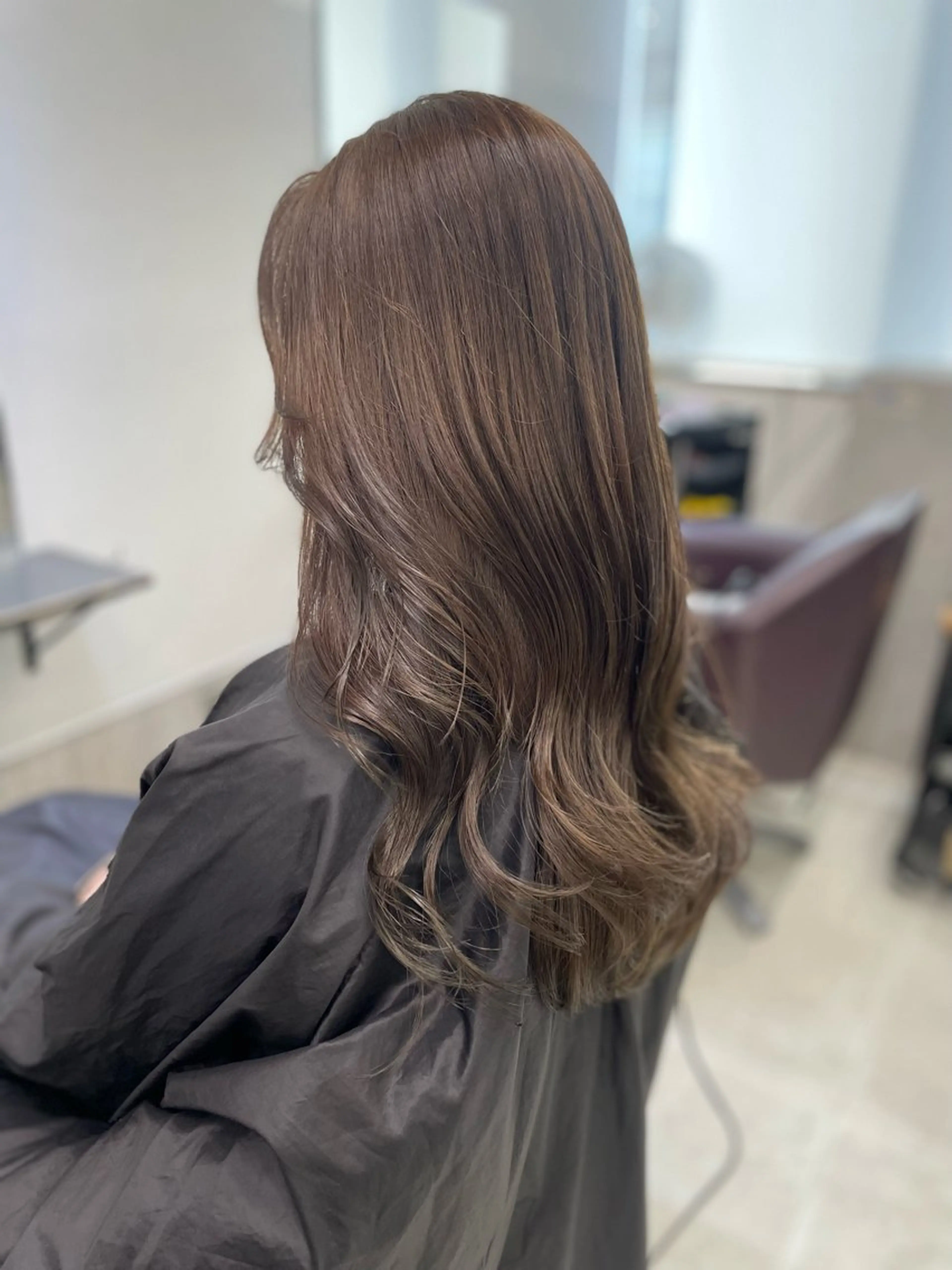 ロング カラー グレージュ AIRI layer cut hairのヘアスタイル