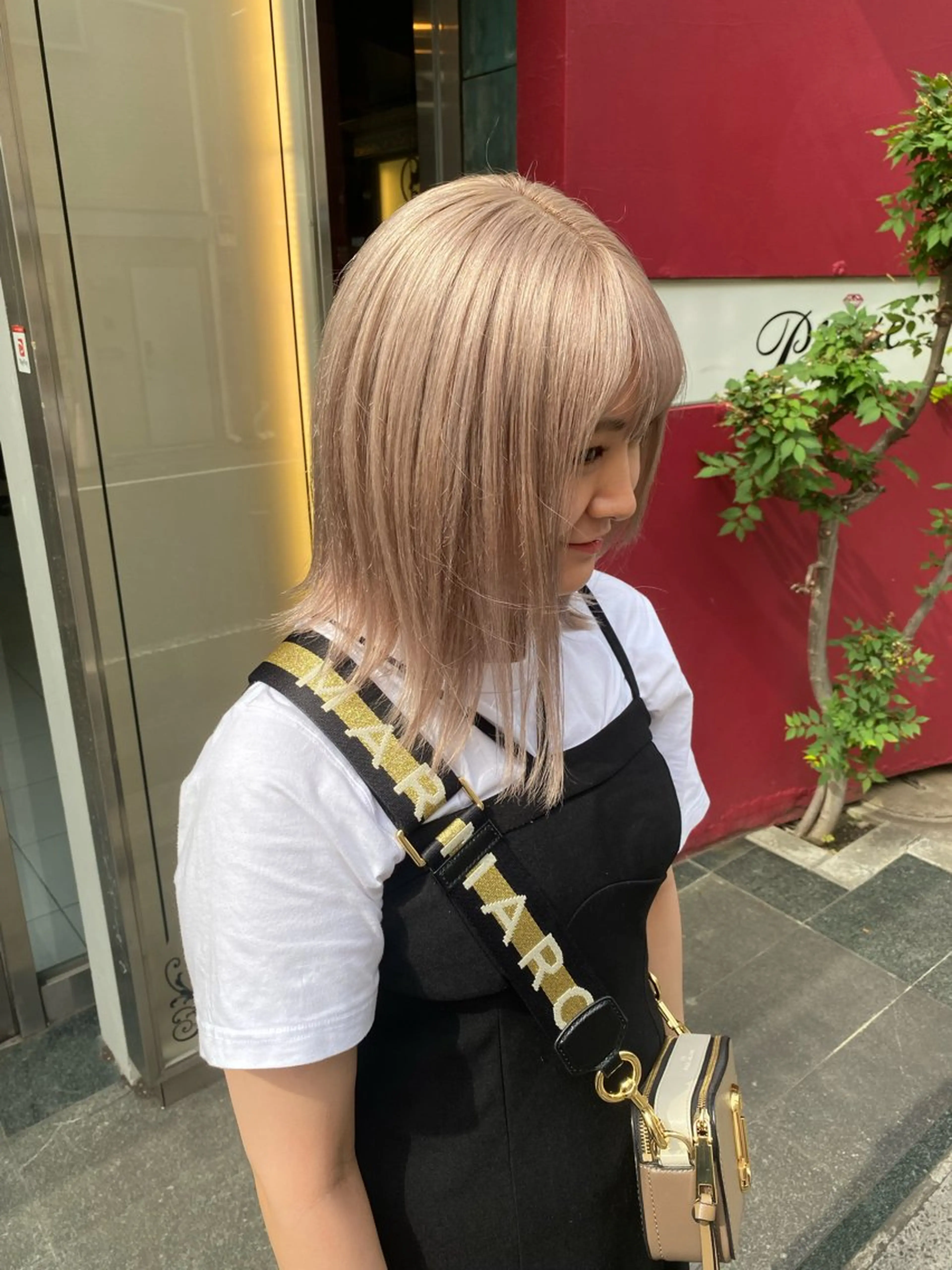 セミロング カラー ベージュカラー ミルクティーベージュ ホワイトミルクティーベージュ ヘアカラー トリートメント ホワイト/店長/カラ ー講師/錦糸町/岩崎のヘアスタイル