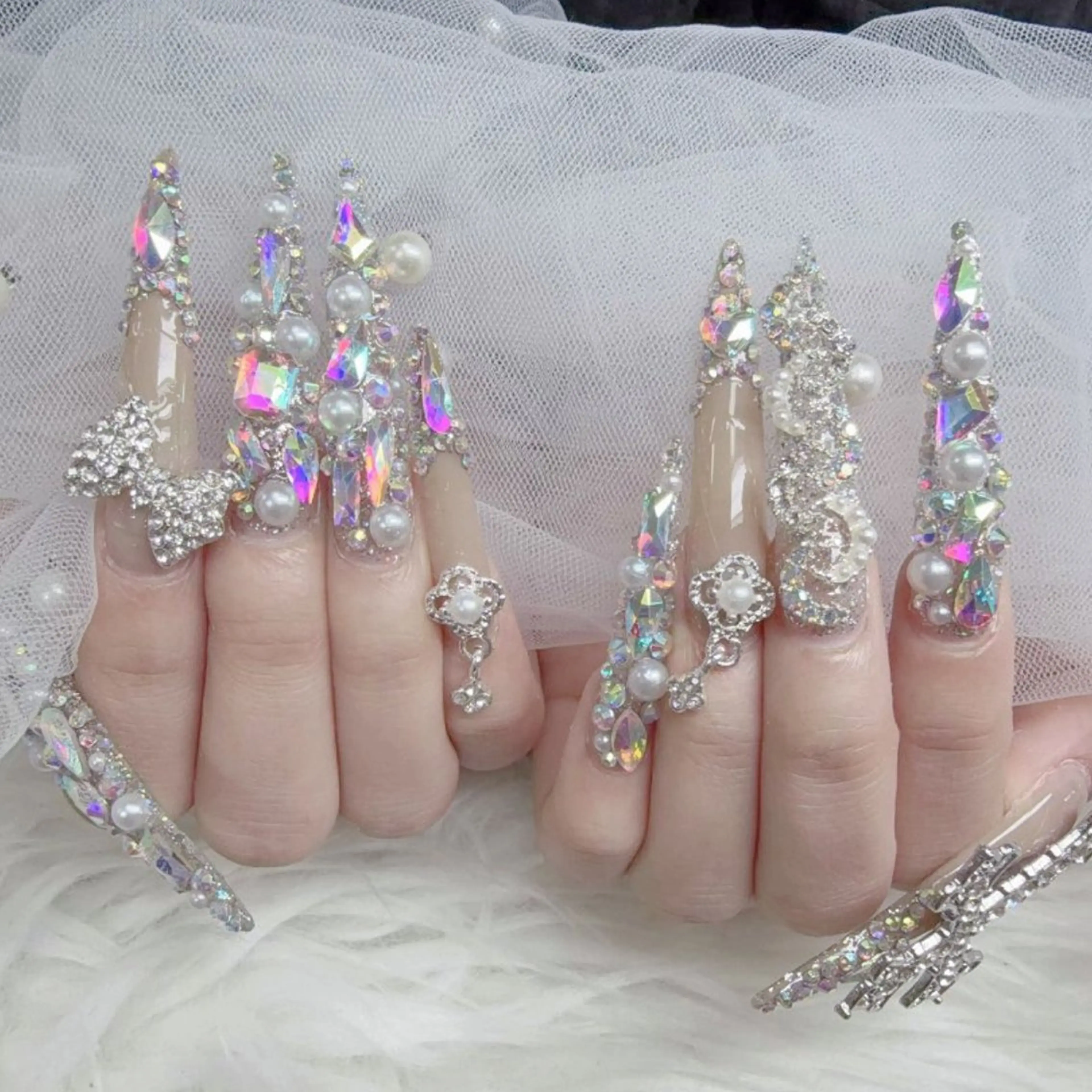 ネイル オーロラネイル クリアネイル 成人式 フラッシュネイル ジェルネイル ハンドネイル Amee Nail Salonのネイルデザイン