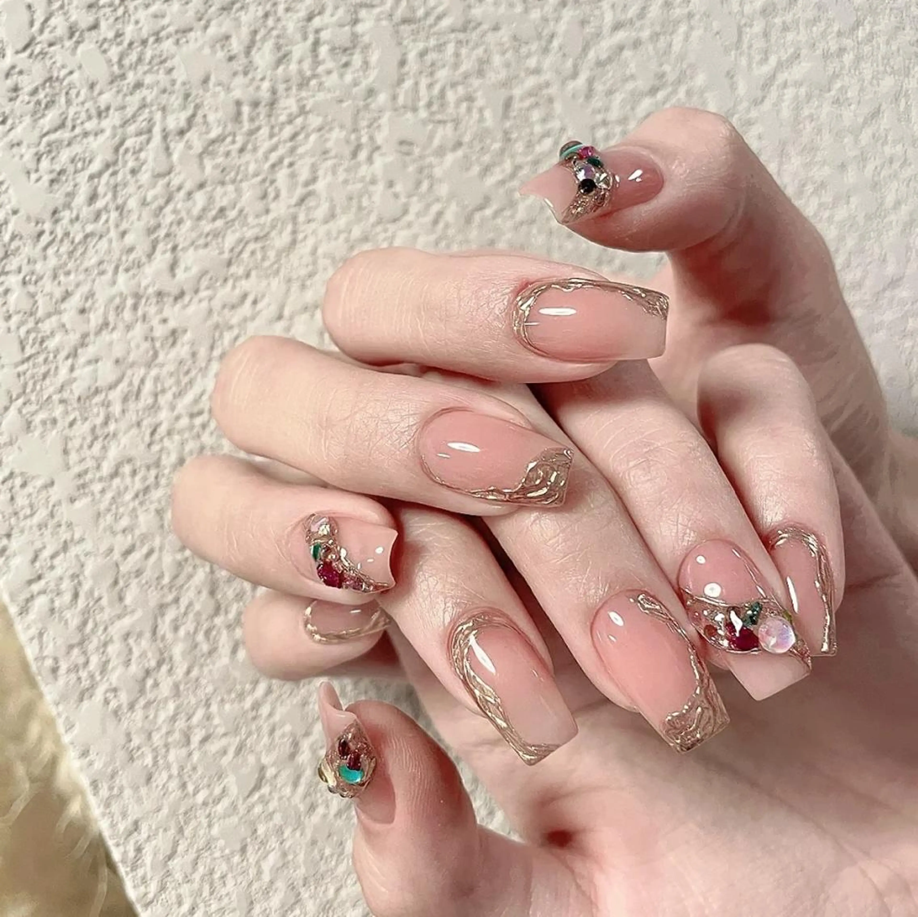 ネイル アートネイル 長さ出し ネイルチップ Queens ciciのネイルデザイン