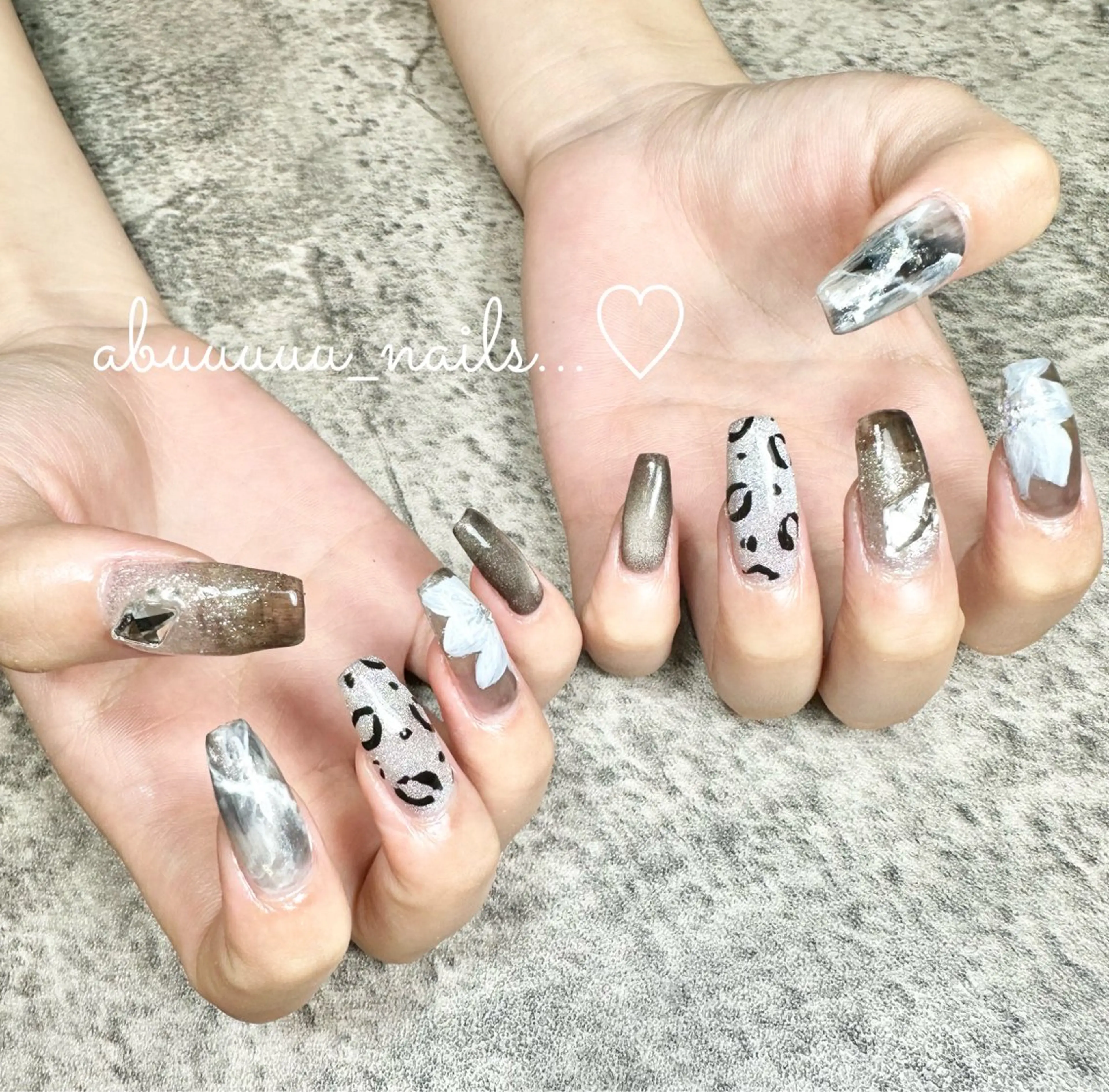 ネイル アニマル柄 アートネイル フラワーネイル ニュアンスネイル ハンドネイル abuuuuu nailsのネイルデザイン