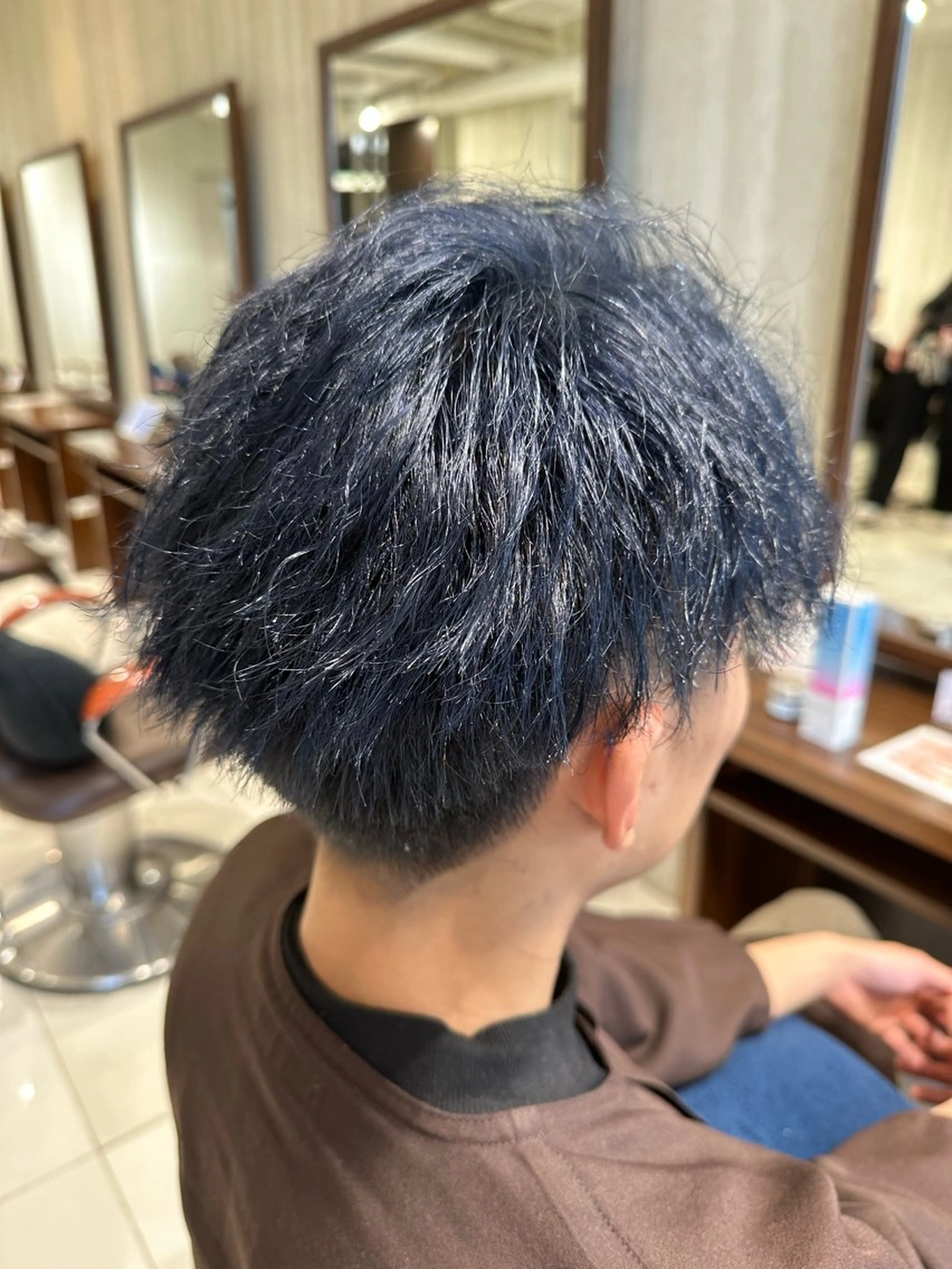 カラー メンズ ブルーカラー ブリーチ/艶カラー カノ🌼のヘアスタイル