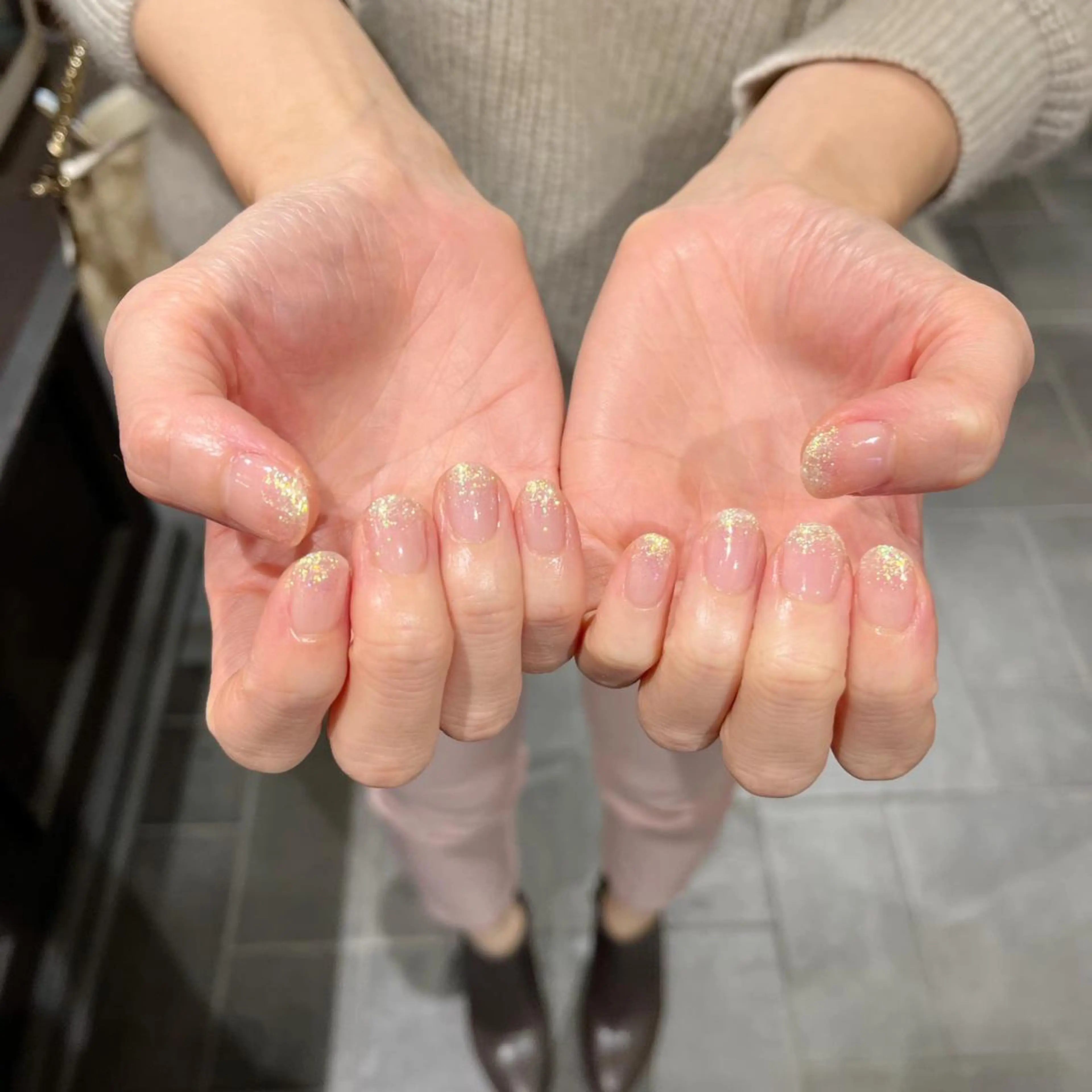 ネイル ジェルネイル グラデーション ラメ(グリッター) ラメグラデーション パラジェル ハンドネイル 鈴木 里奈のネイルデザイン