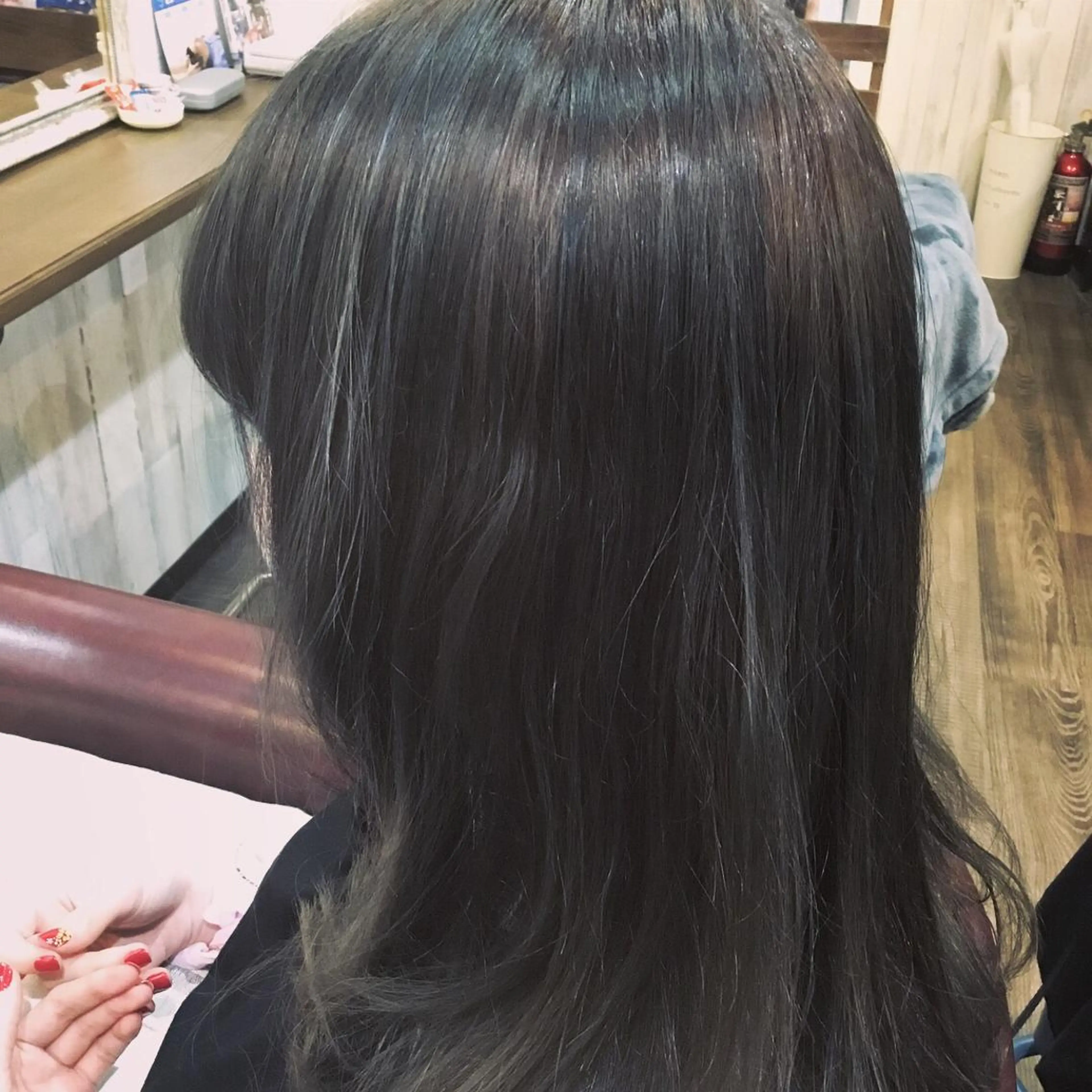 セミロング カラー 金崎 新吾のヘアスタイル