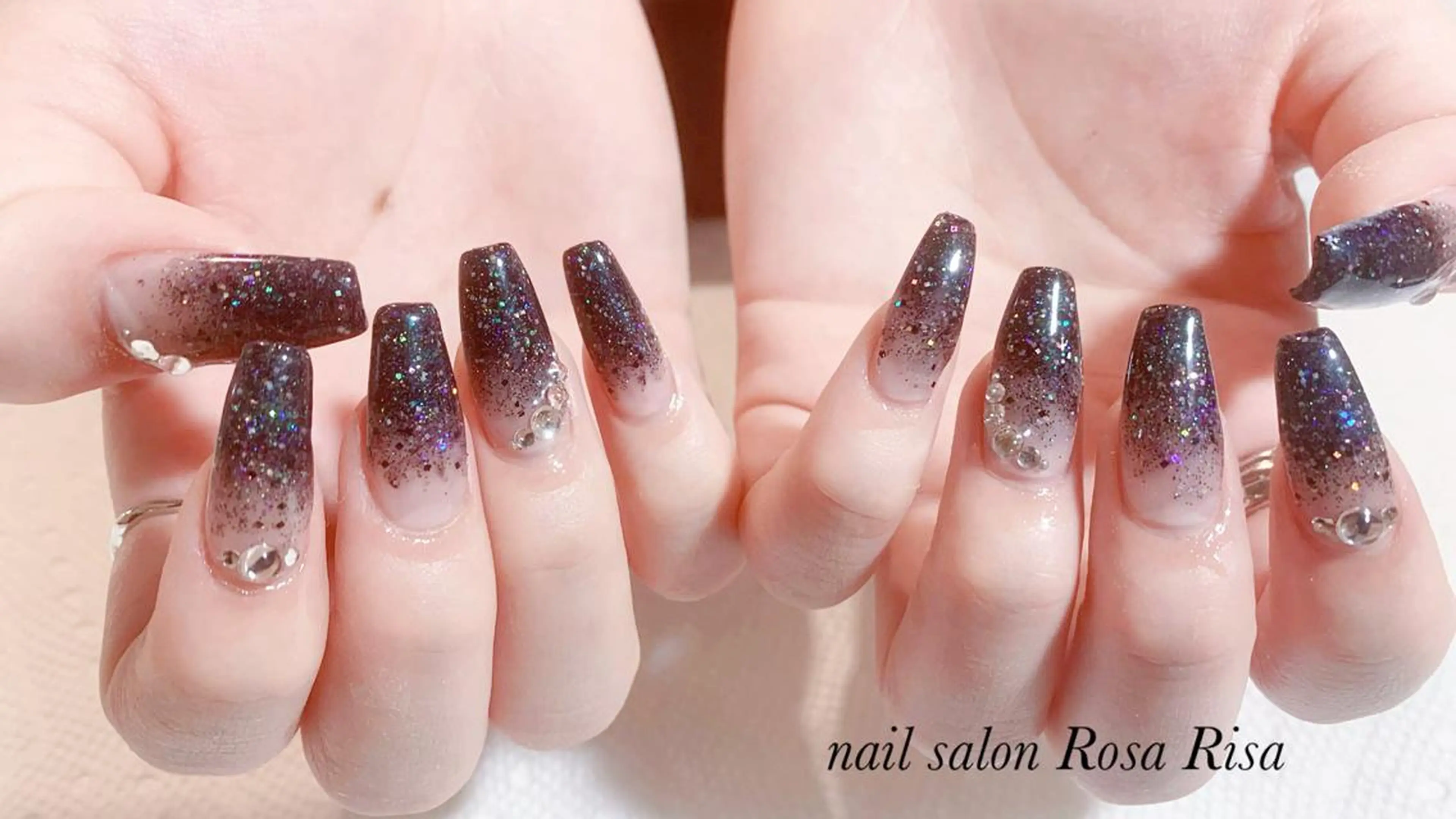 ロング ネイル オーロラネイル ラメ(グリッター) ハンドネイル ネイルスタジオ シェイクユアハンズのネイルデザイン