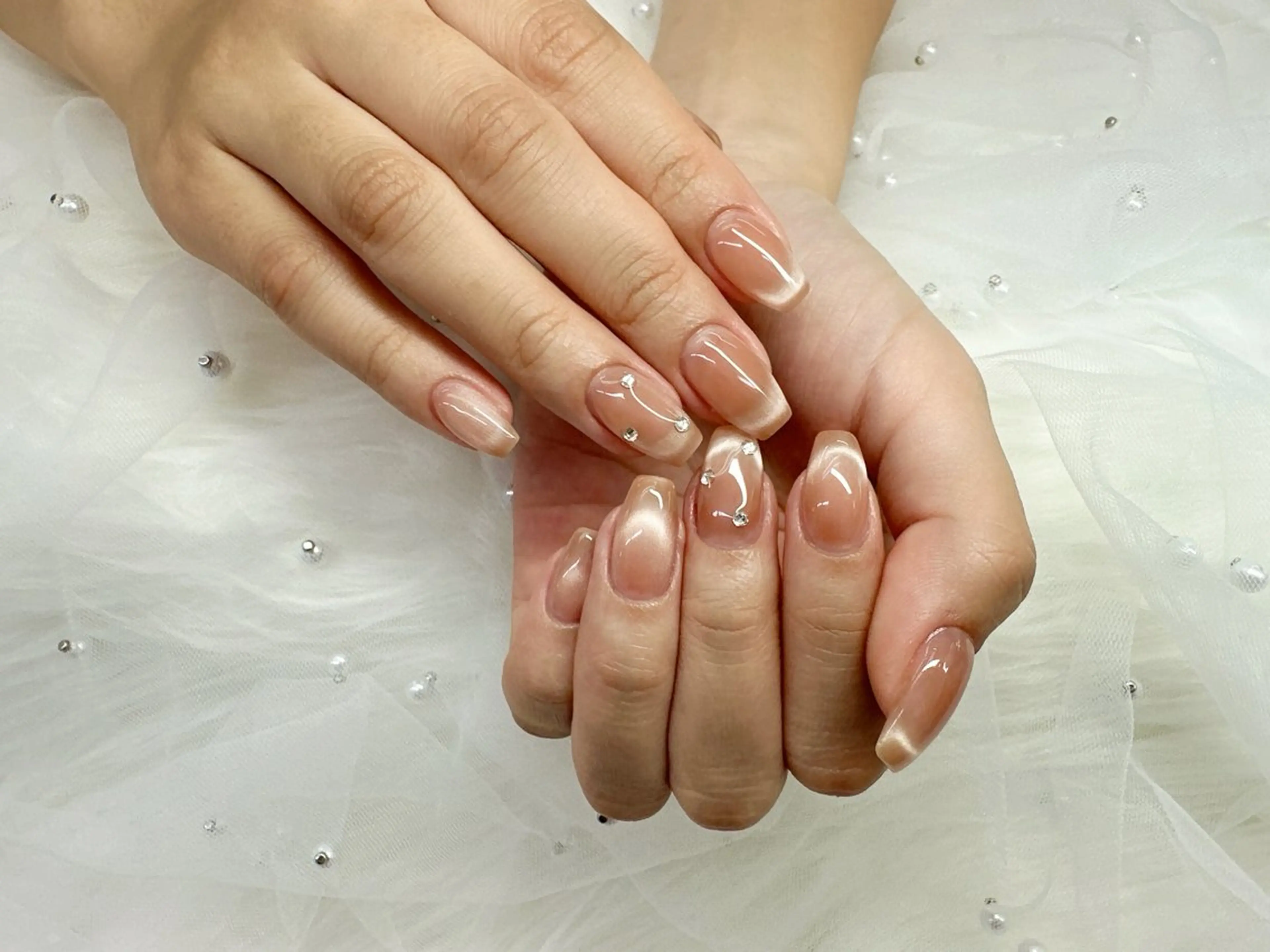 ネイル フレンチネイル マグネットネイル マグネットフレンチ ストーンネイル ハンドネイル MIKIネイルサロン所属・MIKIネイル YUKAのネイルデザイン