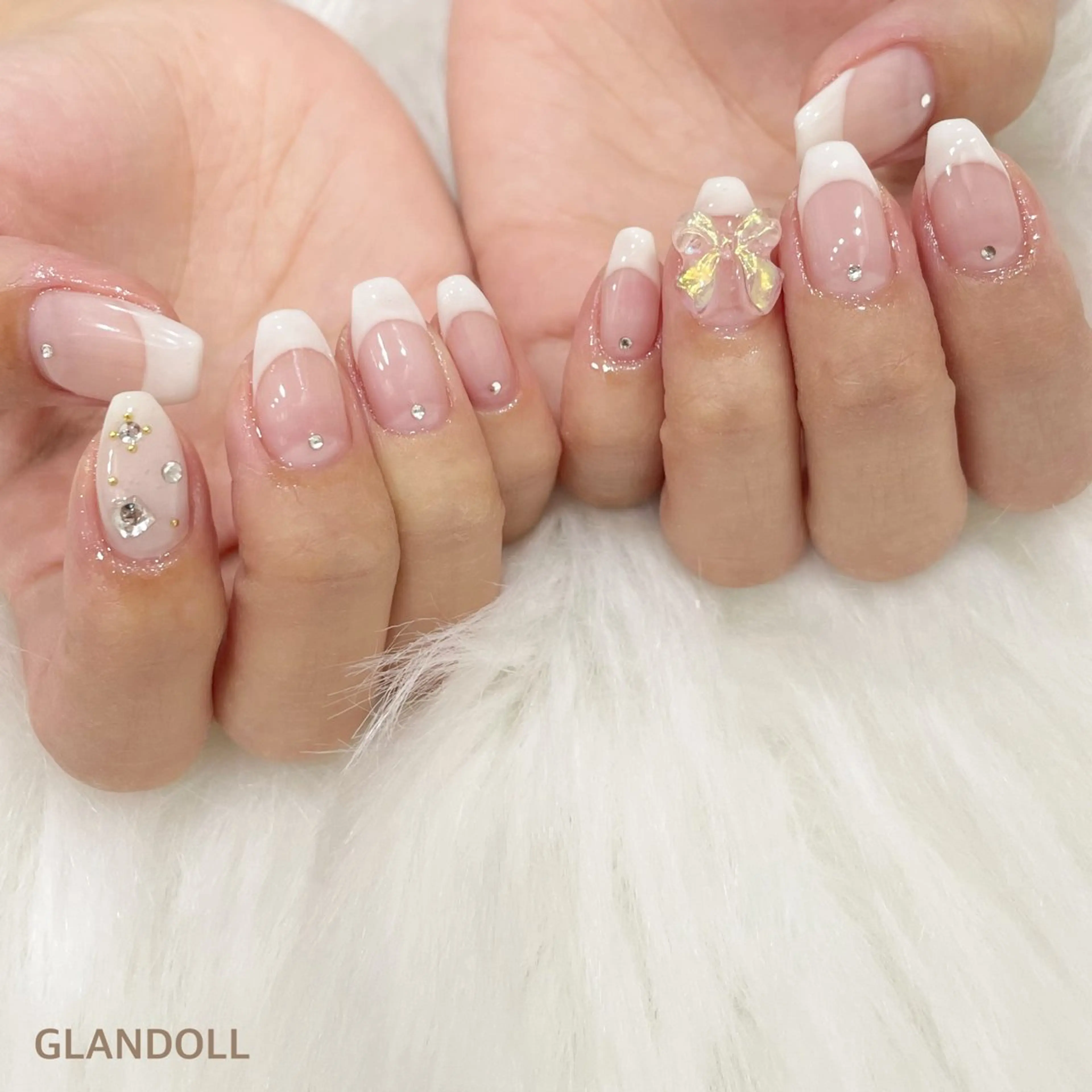 ネイル フレンチネイル リボン ハンドネイル GLANDOLL YURIのネイルデザイン