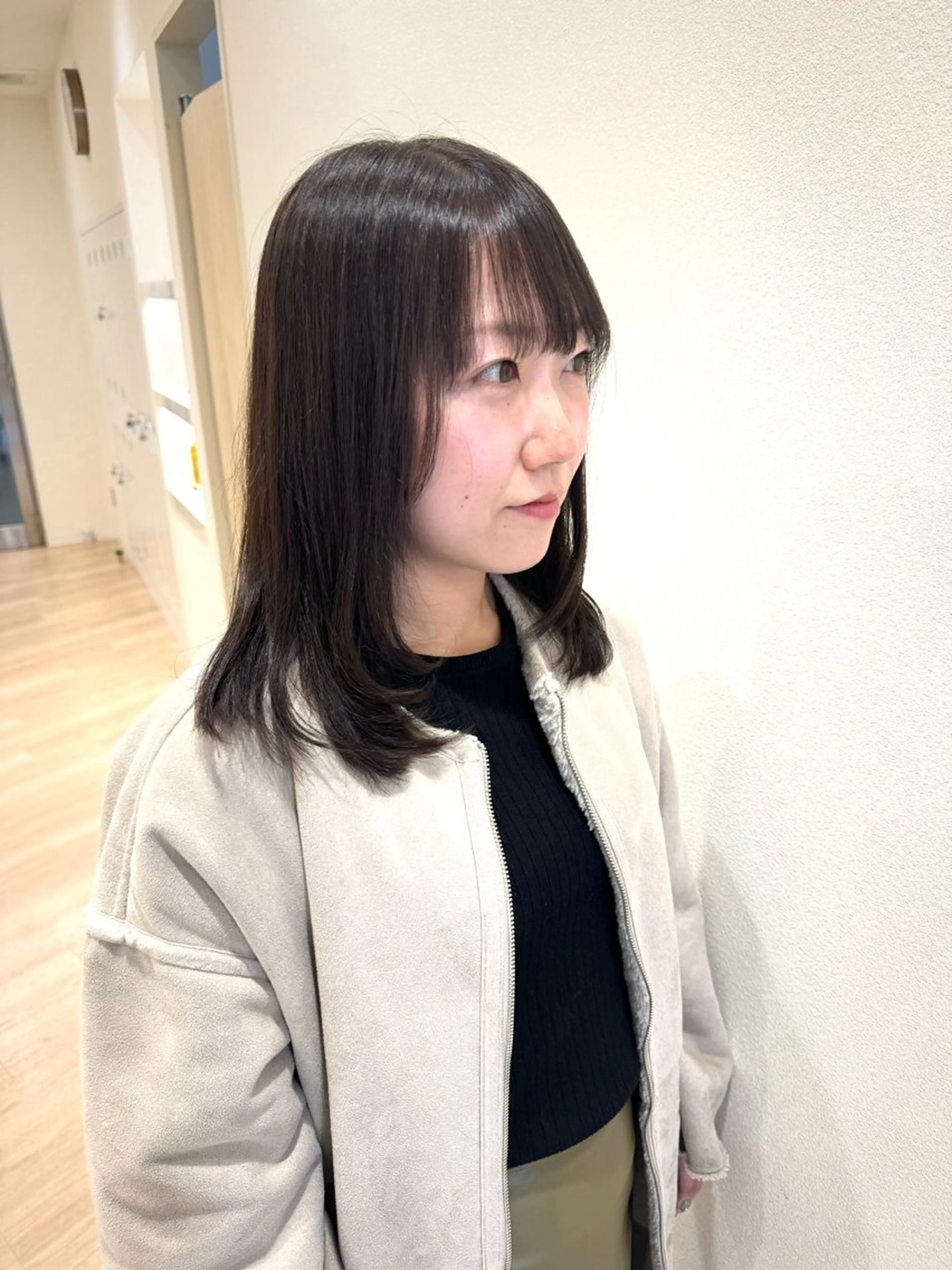 ミディアム アッシュ 顔まわりレイヤー レイヤーカット 縮毛矯正 トリートメント 丹野 圭太のヘアスタイル