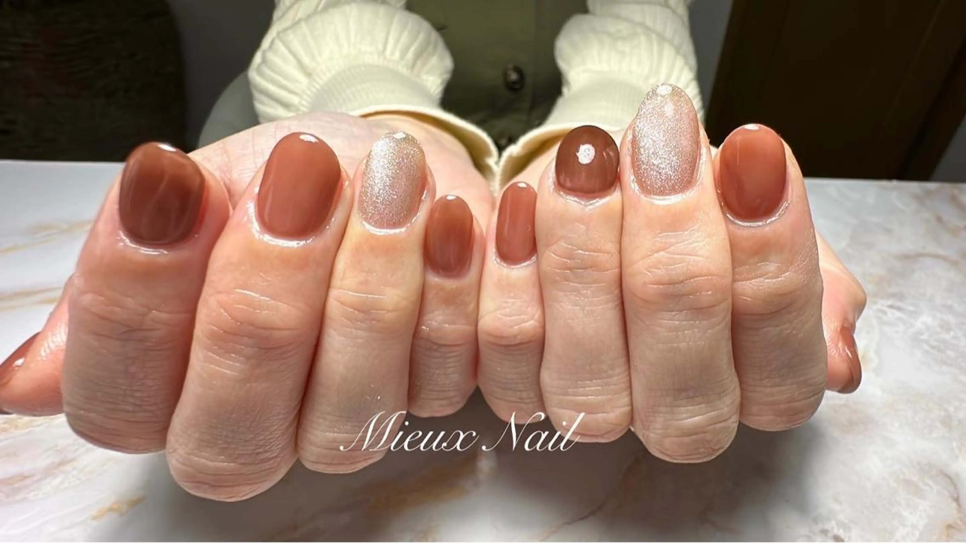 ネイル ブルー ブラウン オフィスネイル ワンカラーネイル シンプルネイル ハンドネイル 市川 麻衣子のネイルデザイン