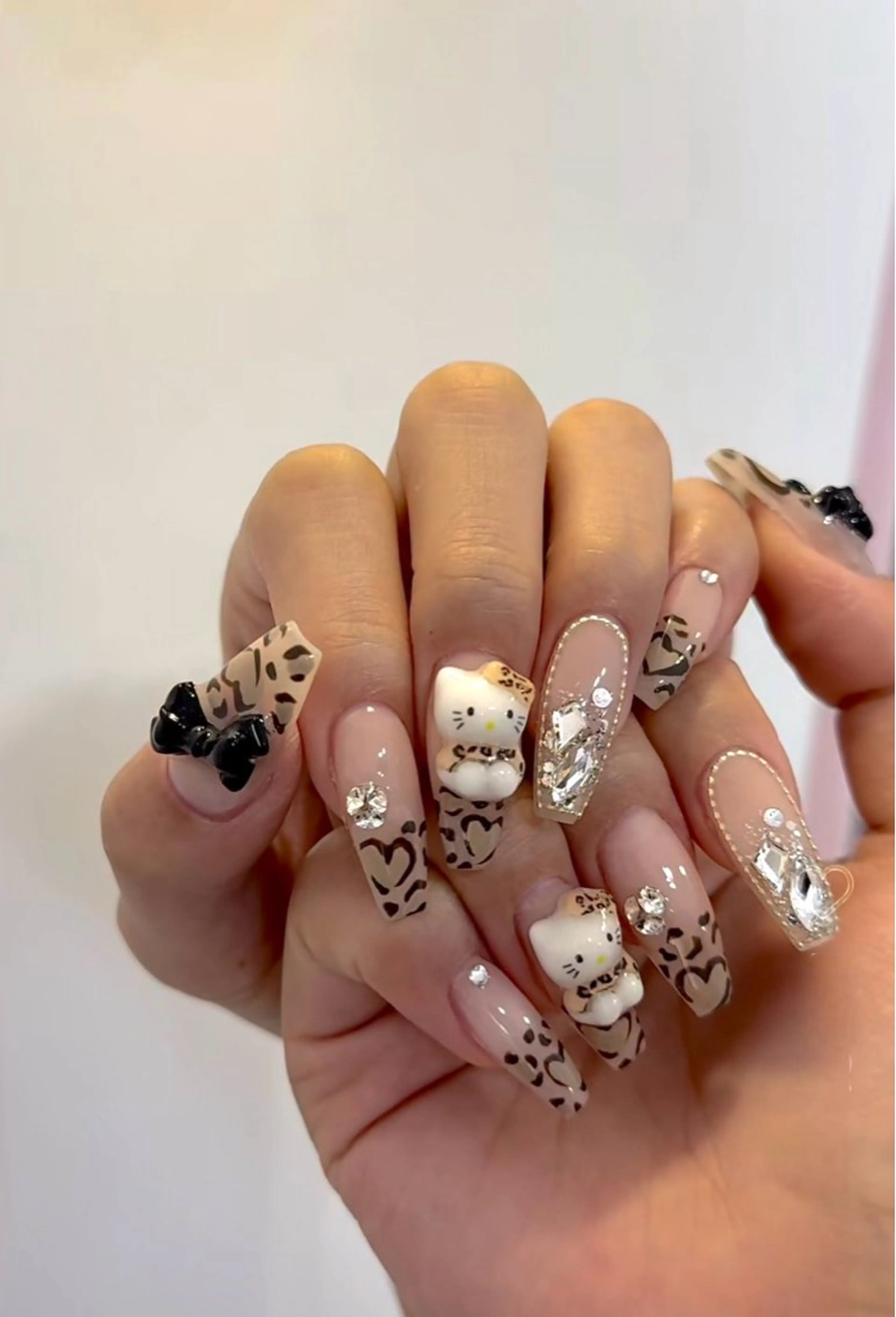 ネイル フラッシュネイル フレンチネイル グラデーション キラキラネイル 韓国ネイル ハンドネイル Lina nail所属・Lunaa 池袋のネイルデザイン