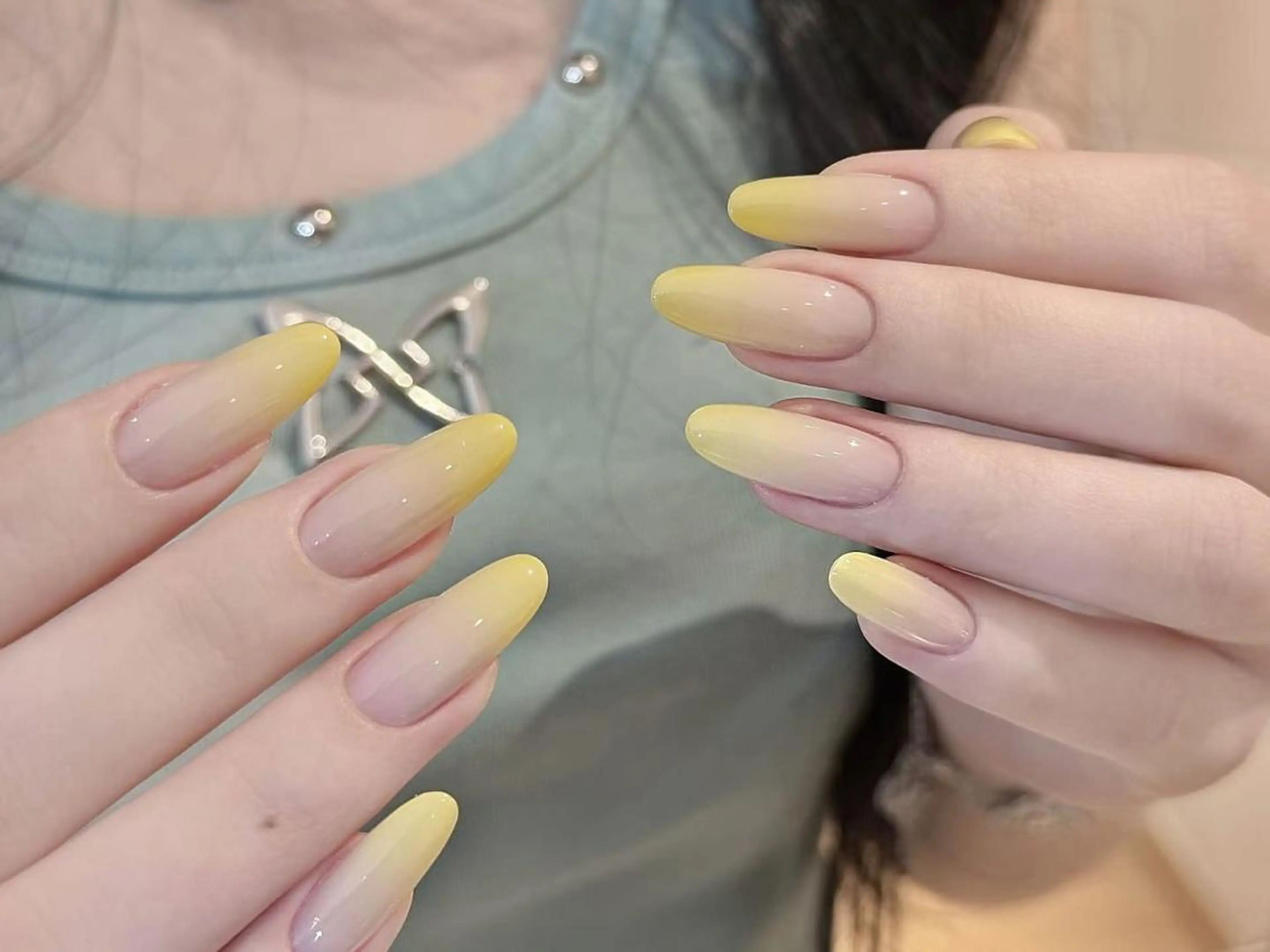 ネイル ジェルネイル グラデーション ミディアムネイル オフィスネイル シンプルネイル ハンドネイル ハンドケア Feinn Ink💕のネイルデザイン