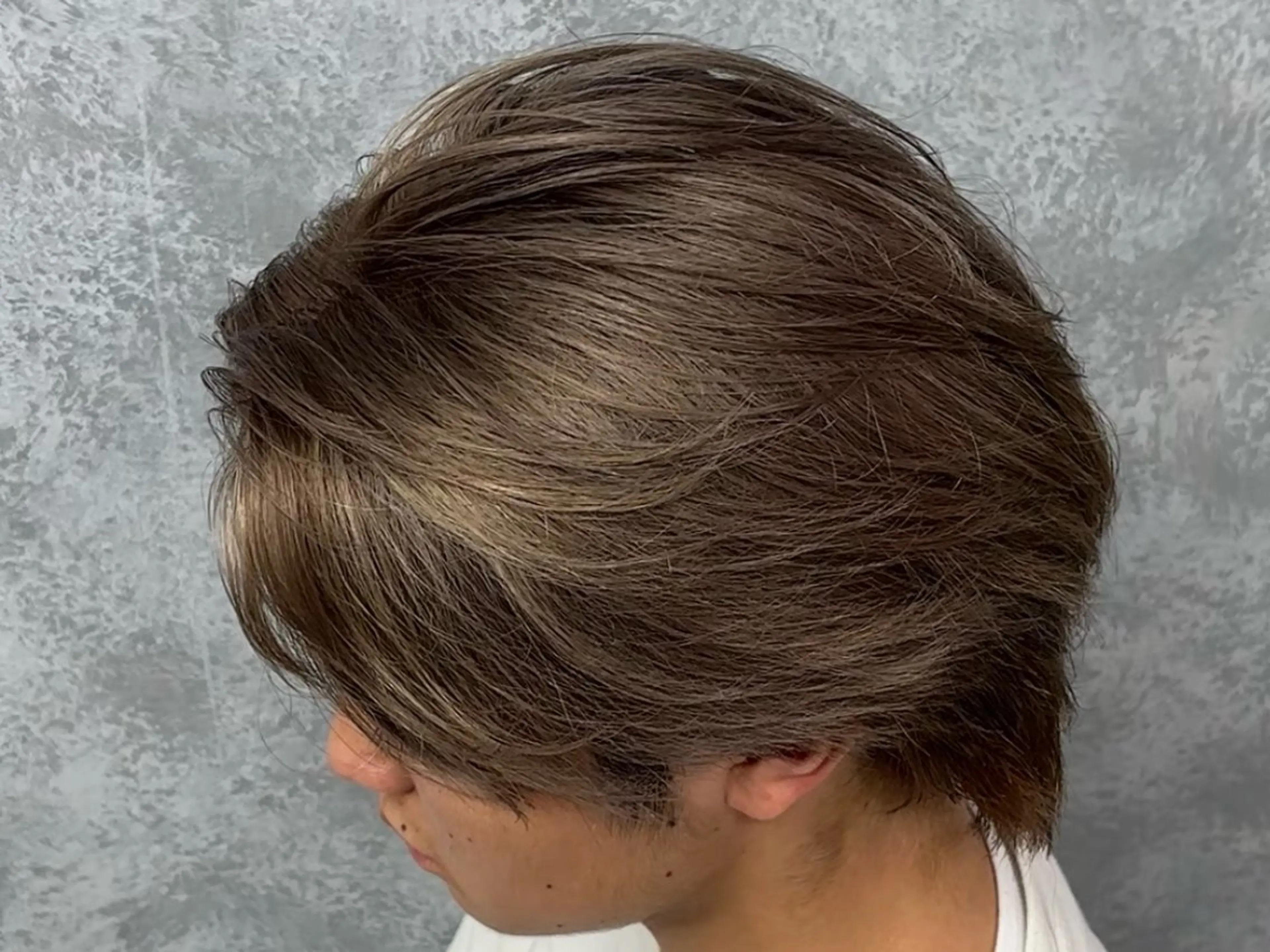 カラー メンズ ヘアカラー シャドウ/ルーズ パーマメンズりつきのヘアスタイル