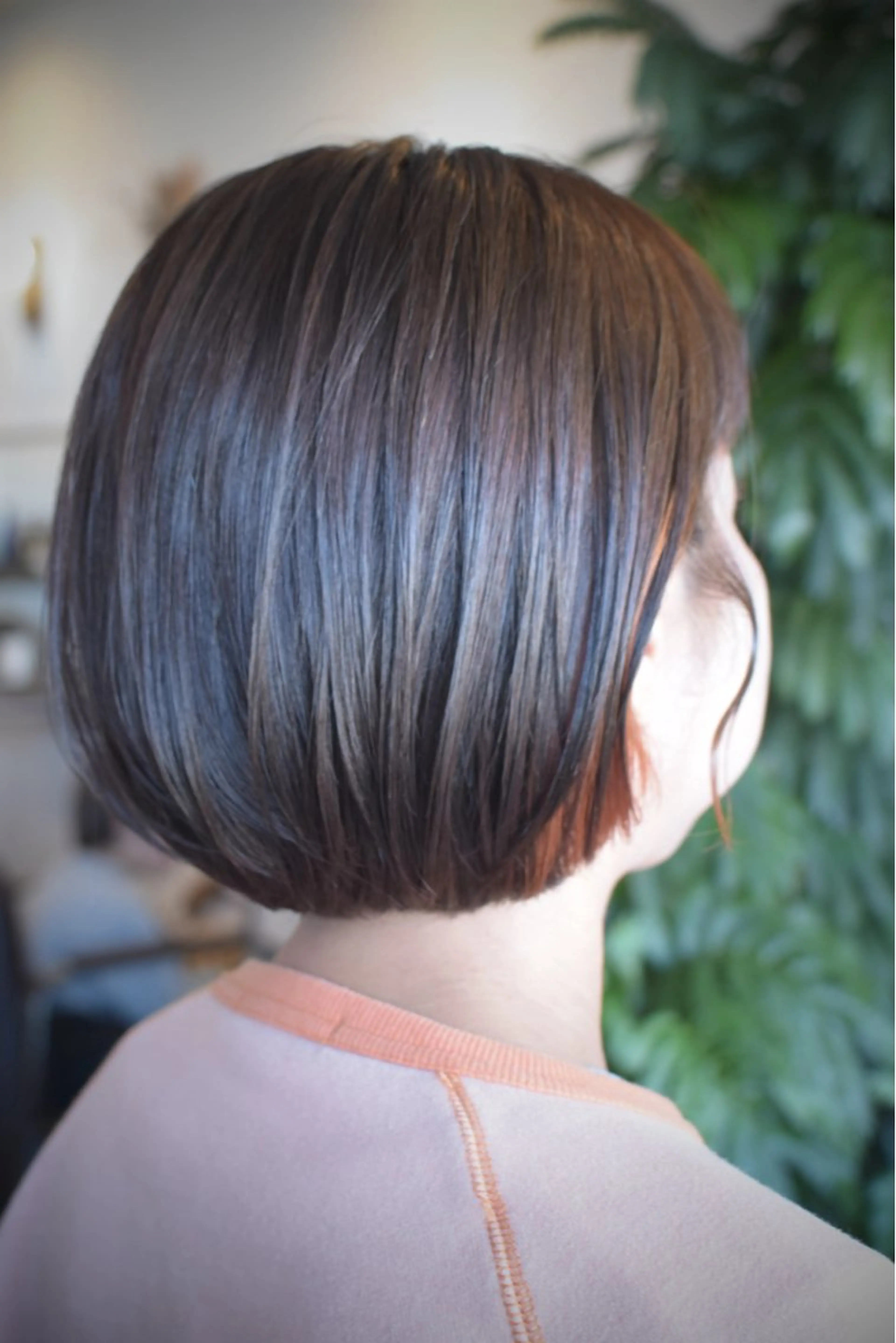 ショート カラー イヤリングカラー オレンジ ボブ GENE CUTCLUB所属・岩村 夏姫のヘアスタイル