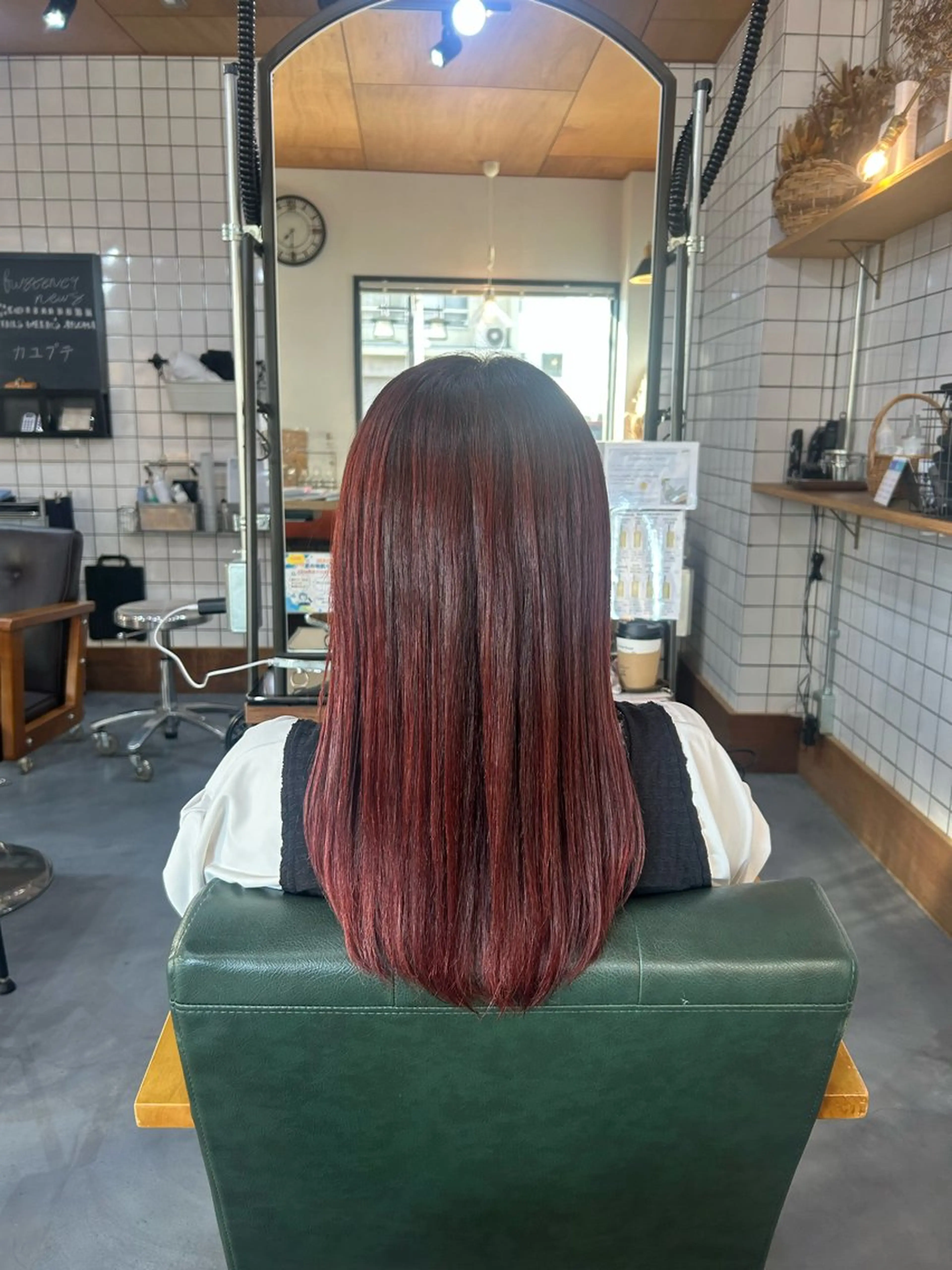 ロング ヘアカラー 倉本 美優のヘアスタイル