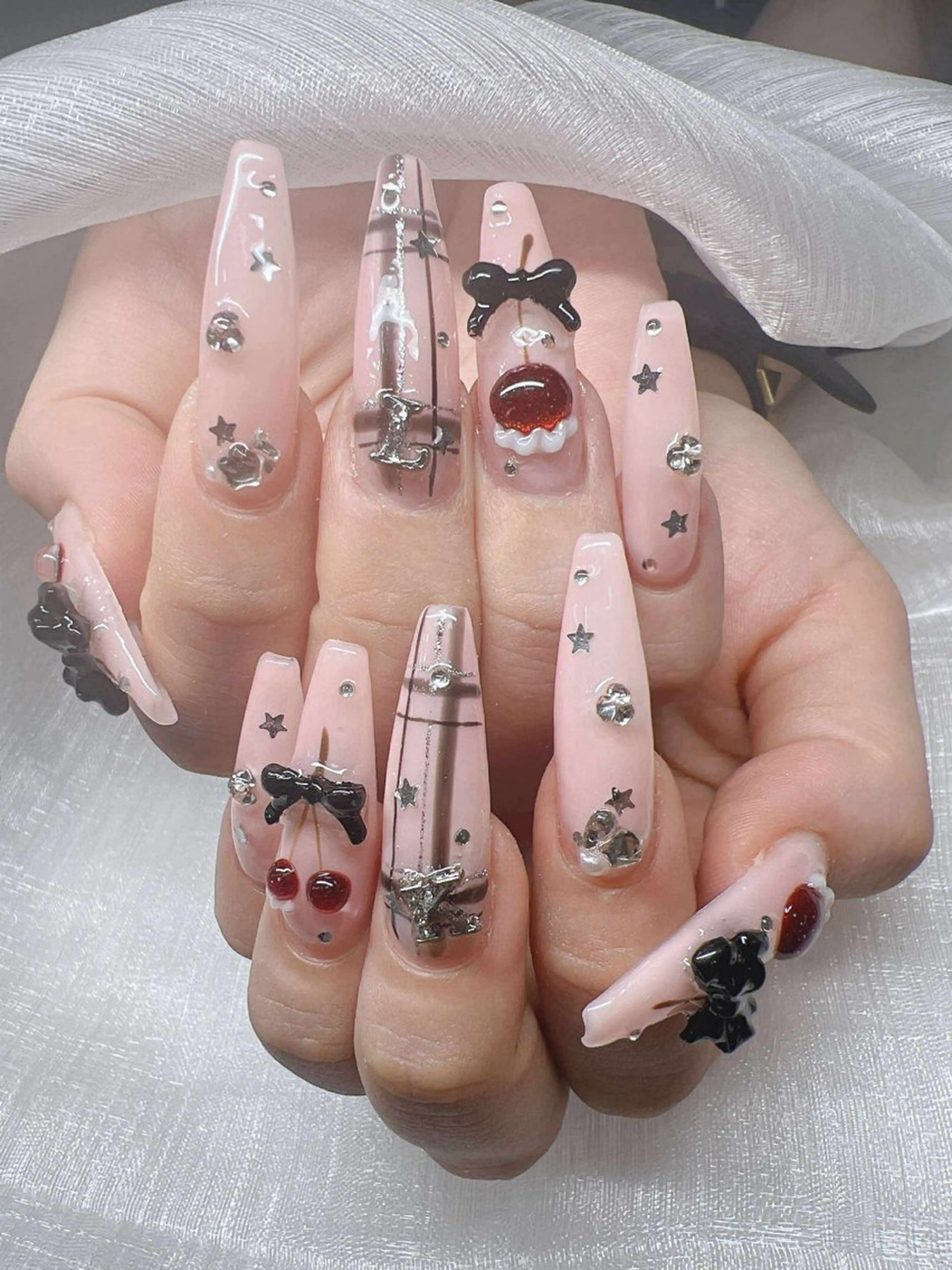 ネイル ハンドネイル Lee Nailsのネイルデザイン