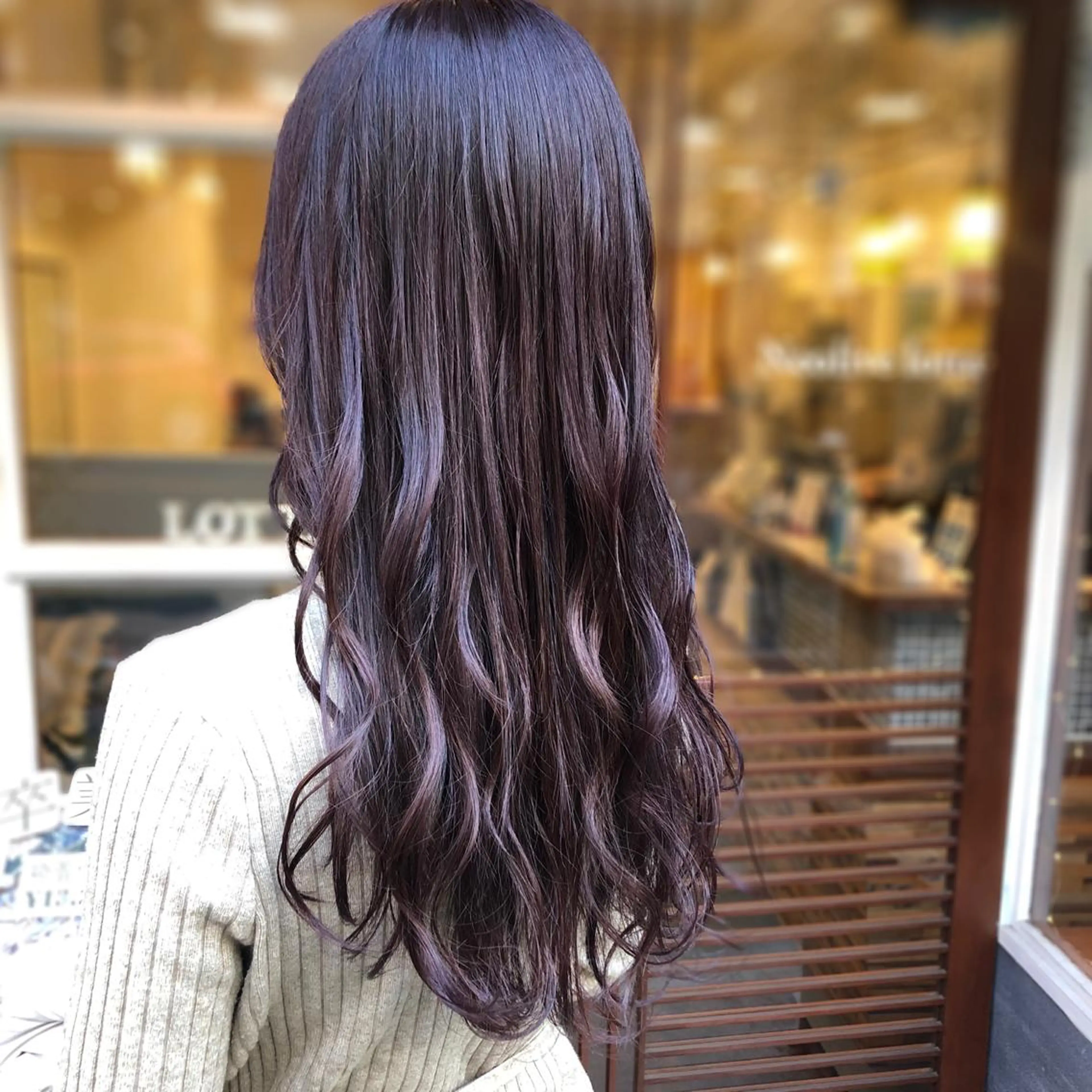 ロング パープルカラー カット ヘアカラー ニイムラ ミキのヘアスタイル