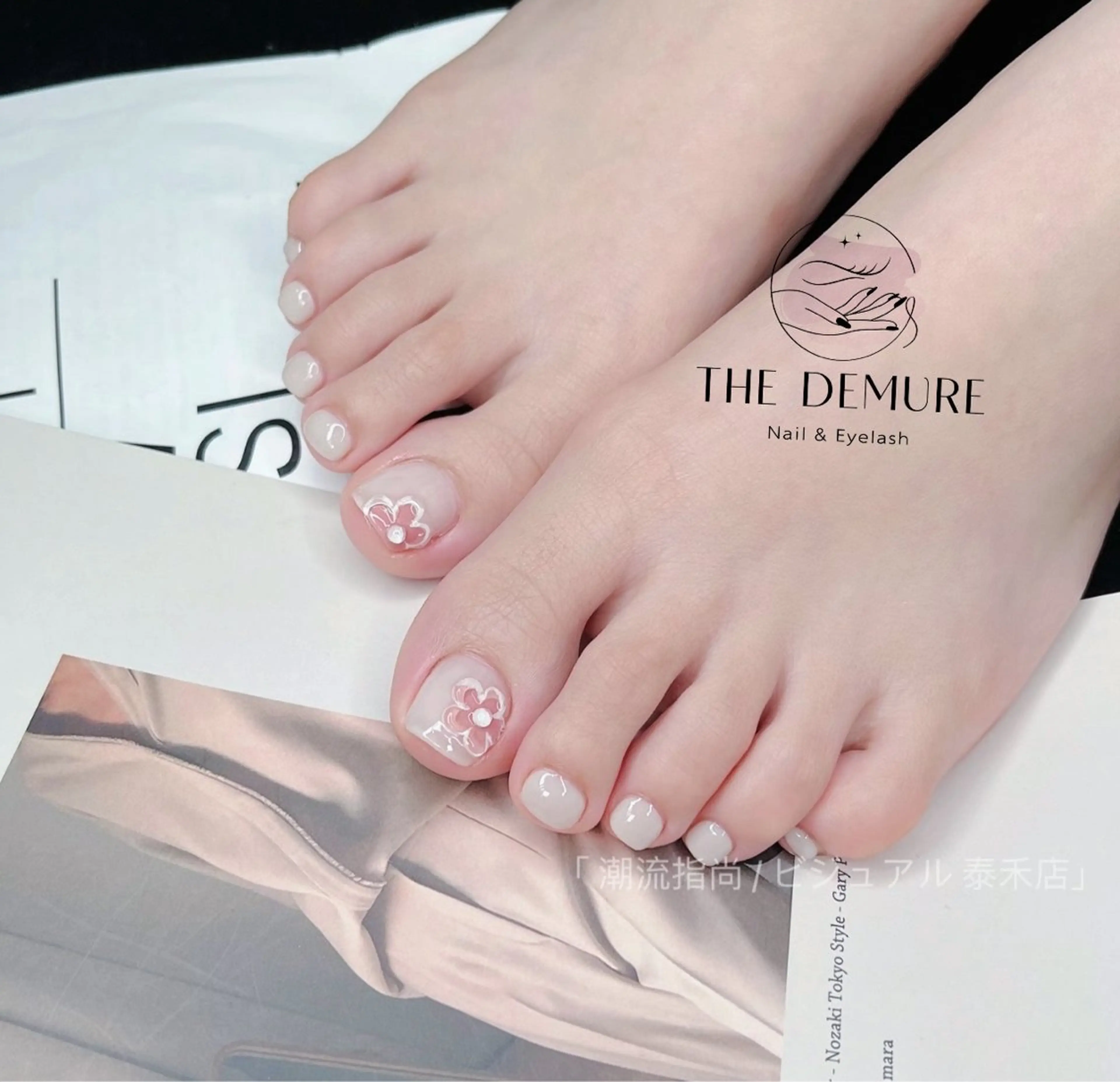 ネイル アートネイル キラキラネイル 韓国ネイル 水色 ロングネイル フットネイル NailDemure 【銀座店】のネイルデザイン