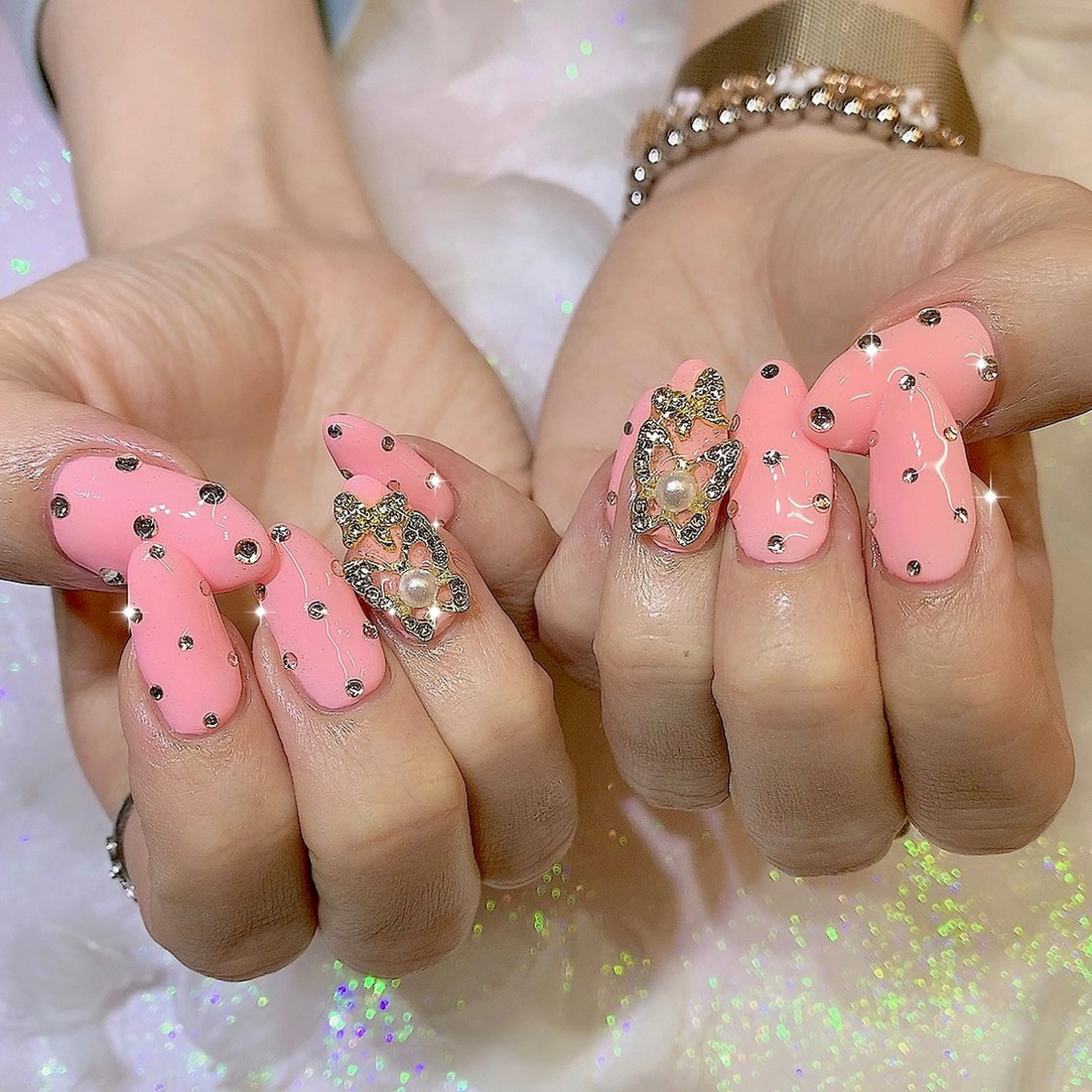 ネイル キラキラネイル 韓国ネイル 持ち込み ピンク ストーンネイル シェアサロンLei.g(レイジー)所属・3Dアートネイル💗 都築レナのネイルデザイン