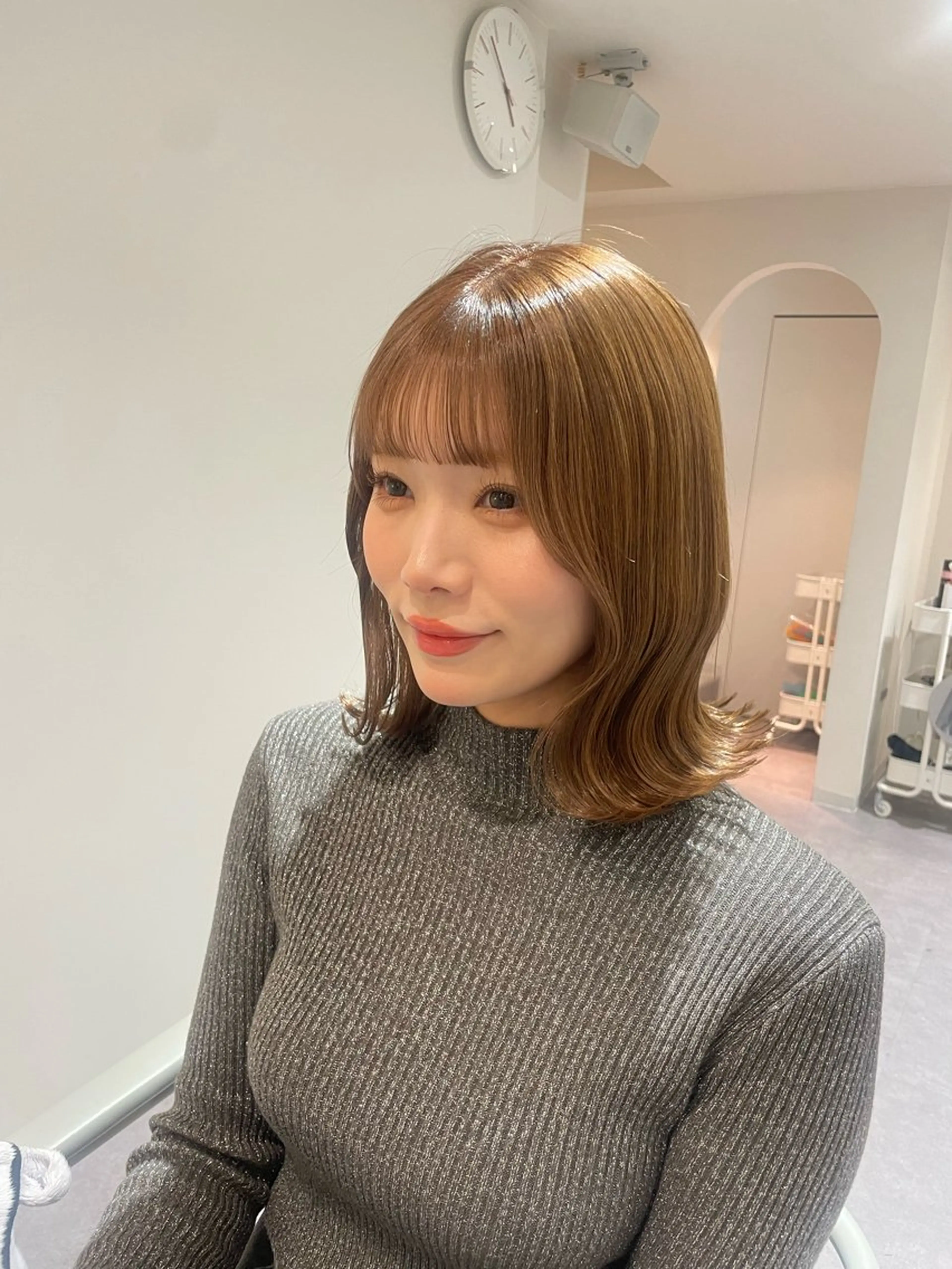 ミディアム 廣岡 采音のヘアスタイル