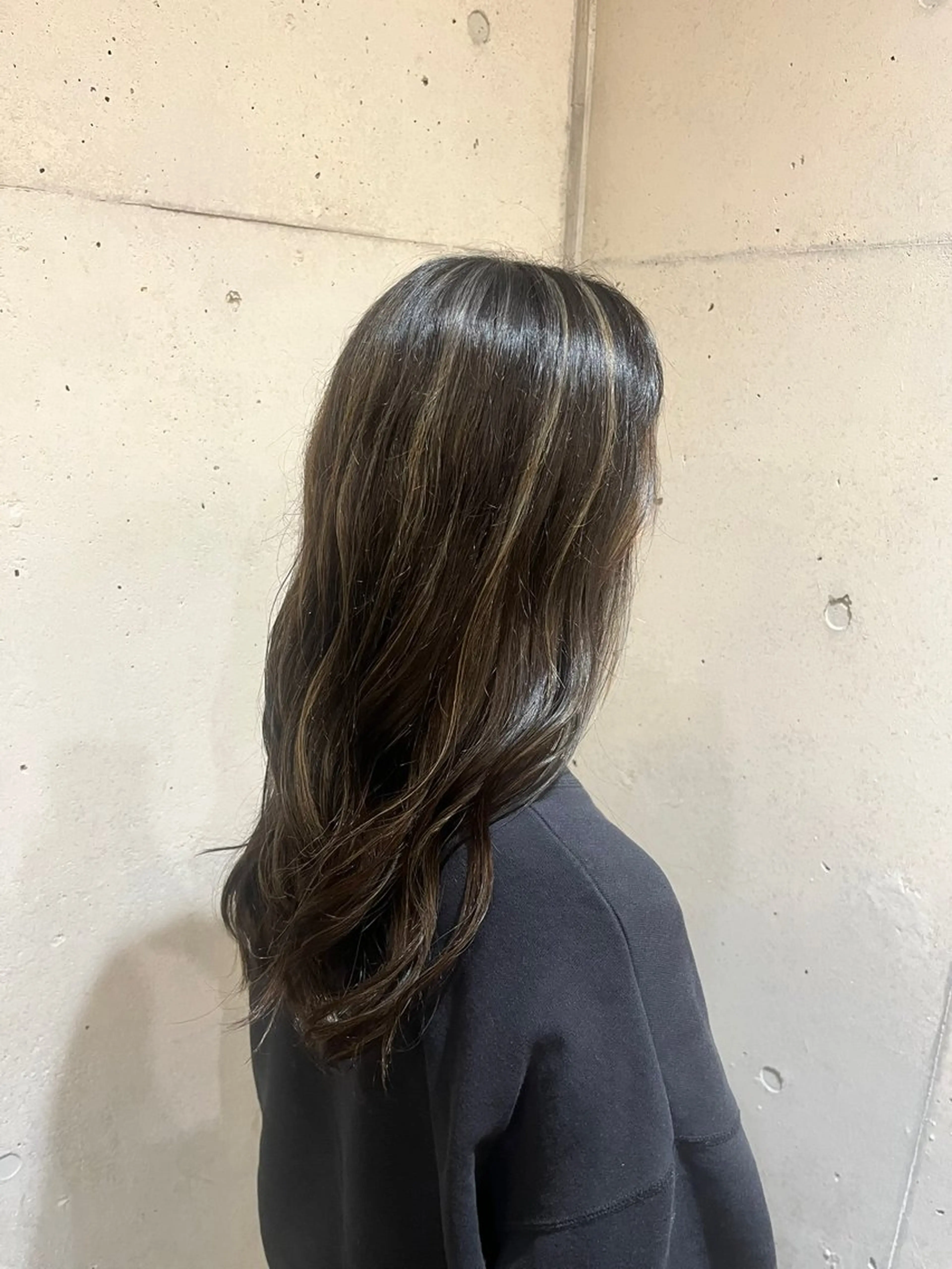 ロング カラー ハイライトカラー ハイライト ロング 🦖Maho🦖 ブリーチカラーのヘアスタイル