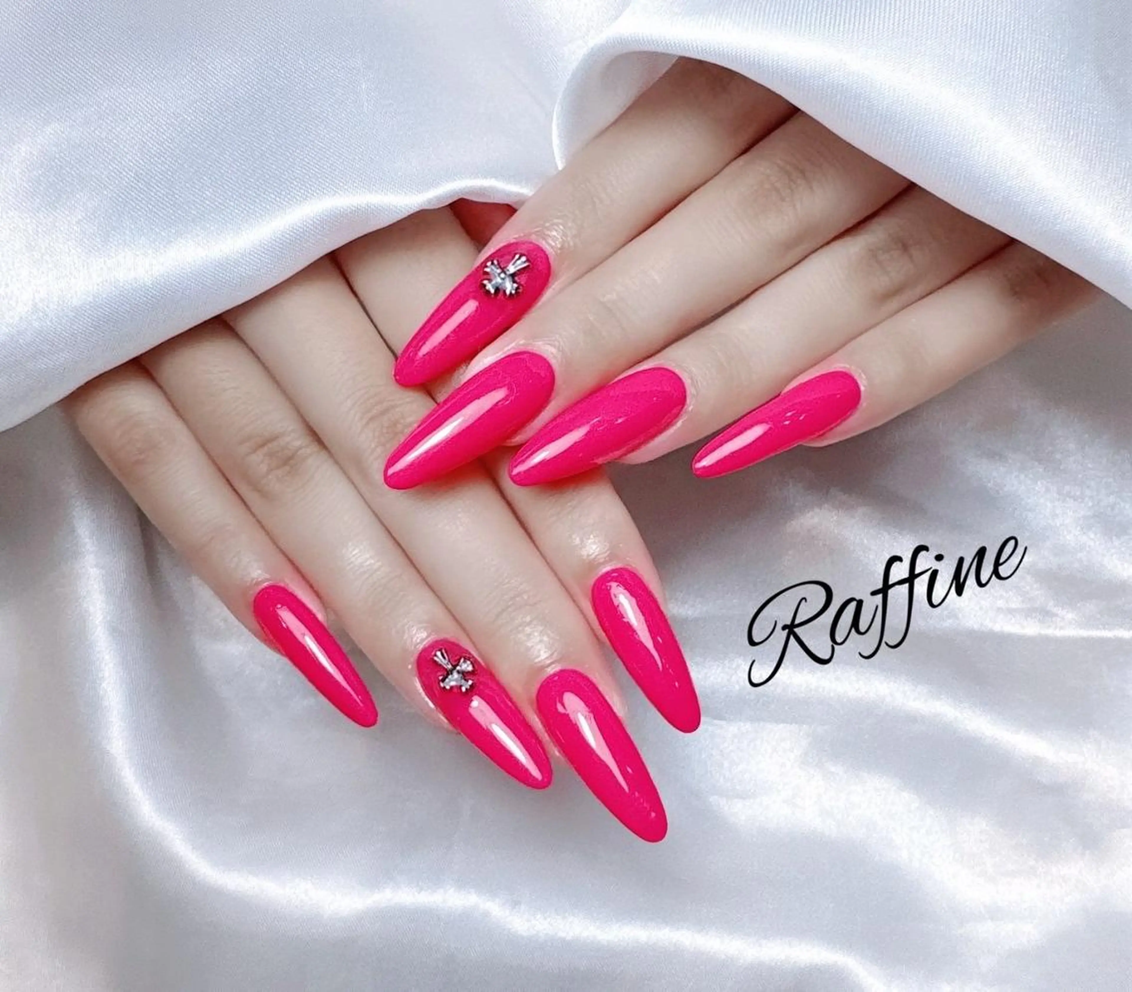 ネイル ハンドネイル RAFFINE 月🦋🩵のネイルデザイン