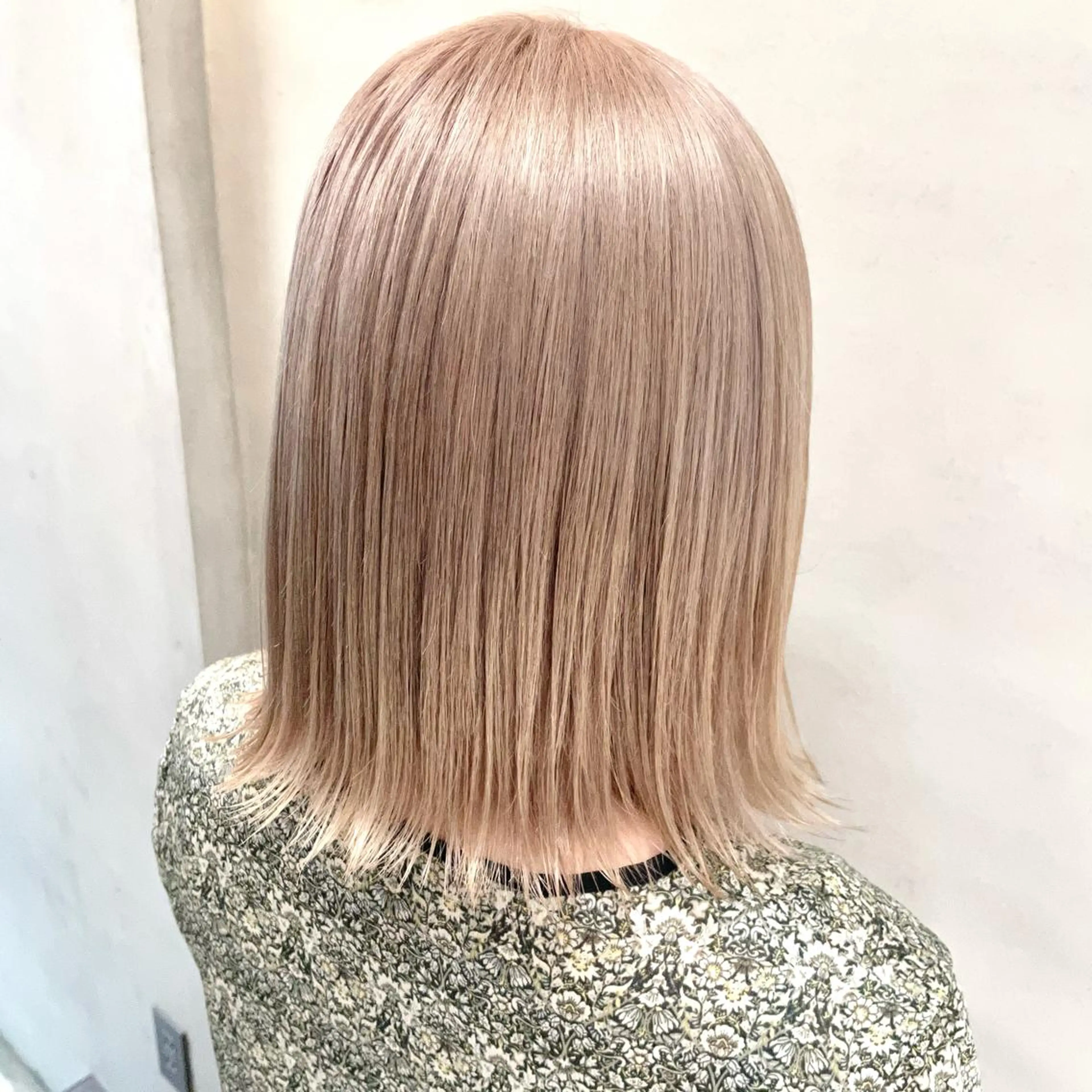 セミロング カラー ベージュカラー ミルクティーベージュ ヘアカラー トリートメント MiL所属・✨ハイトーン✨ 濱田知孝のヘアスタイル