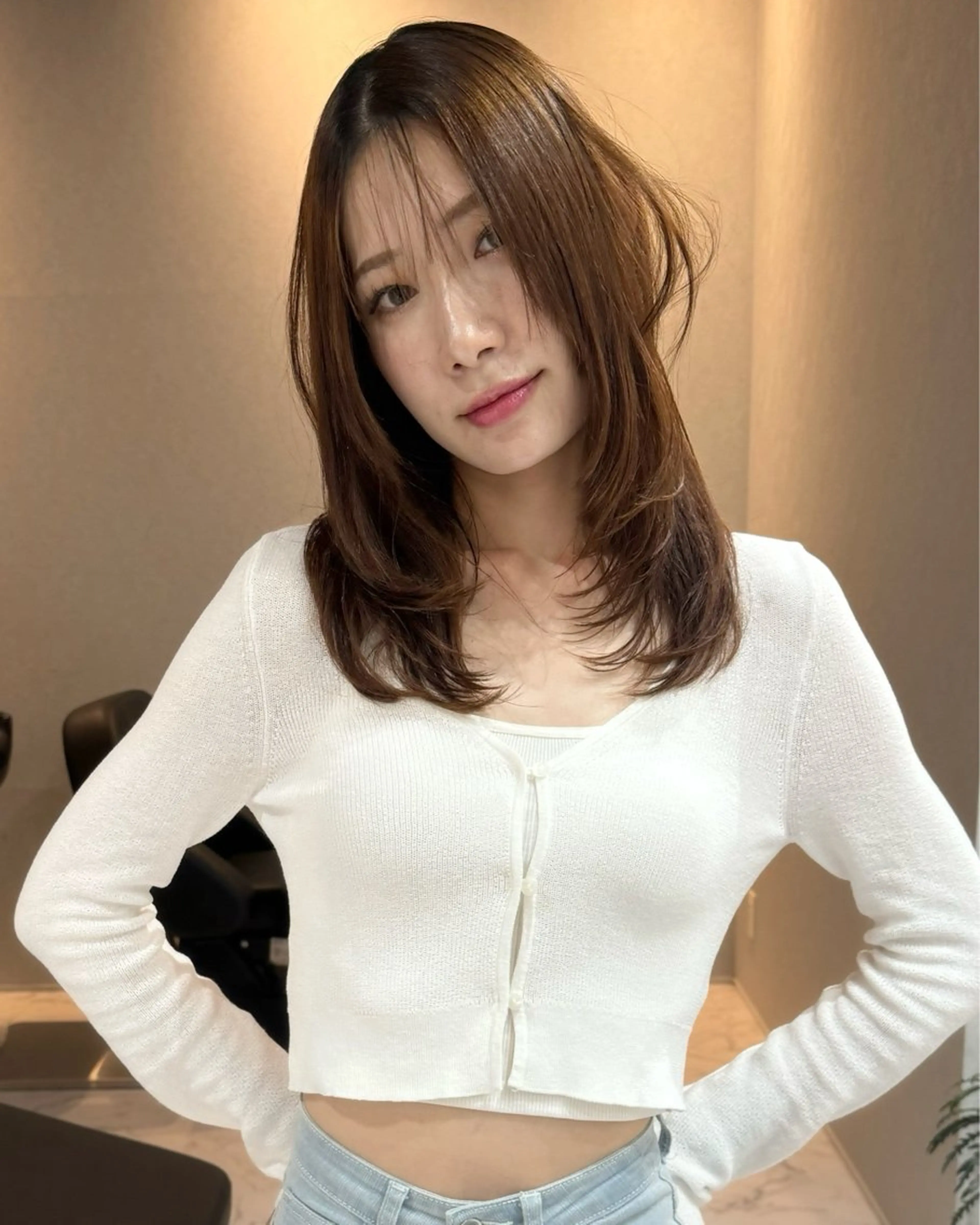 ミディアム カラー ヘアアレンジ バレイヤージュ ブリーチ ハイライトカラー ハイトーンカラー ハイライト カット ヘアカラー トリートメント アンドウ ユウ/ レイヤーカット/韓国のヘアスタイル