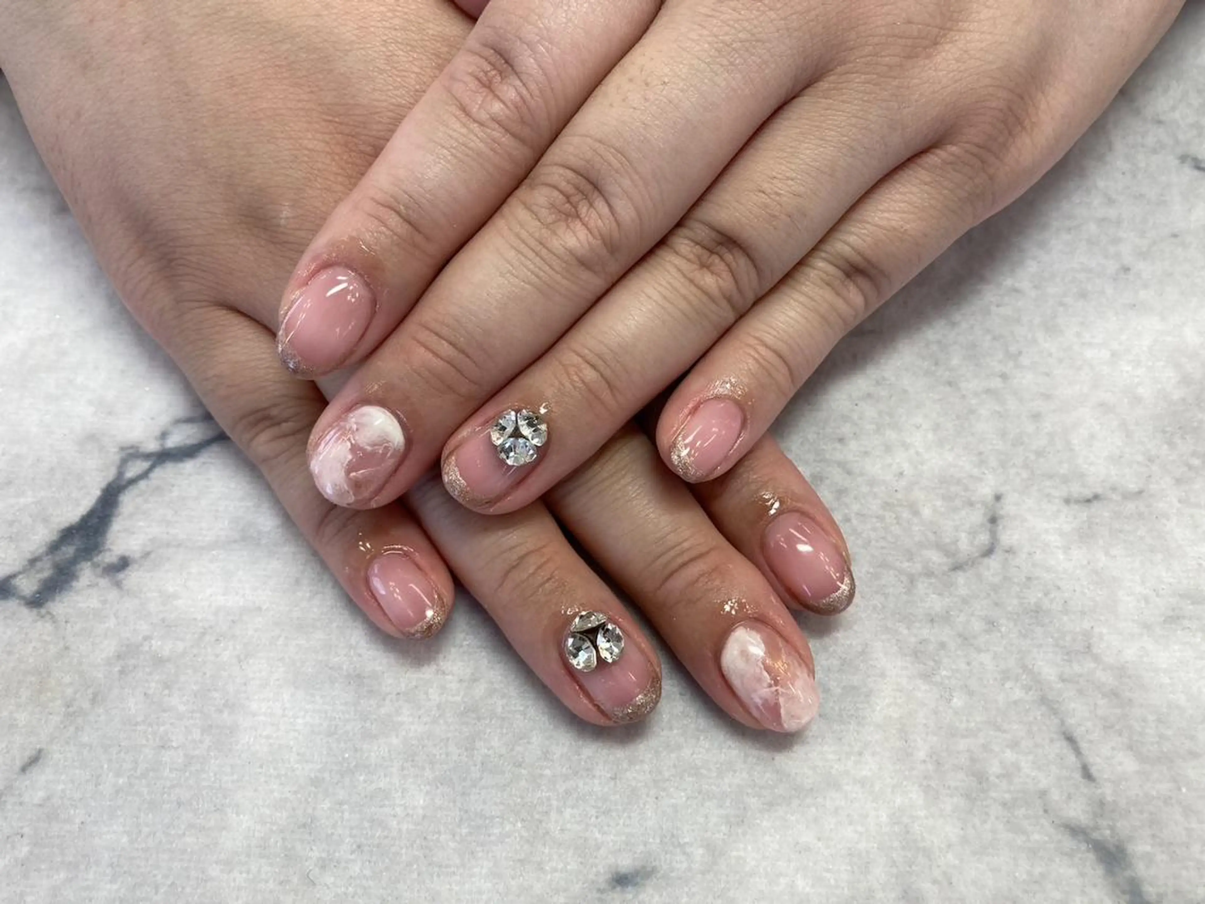 ネイル ネイルリボン 受付スタッフのネイルデザイン