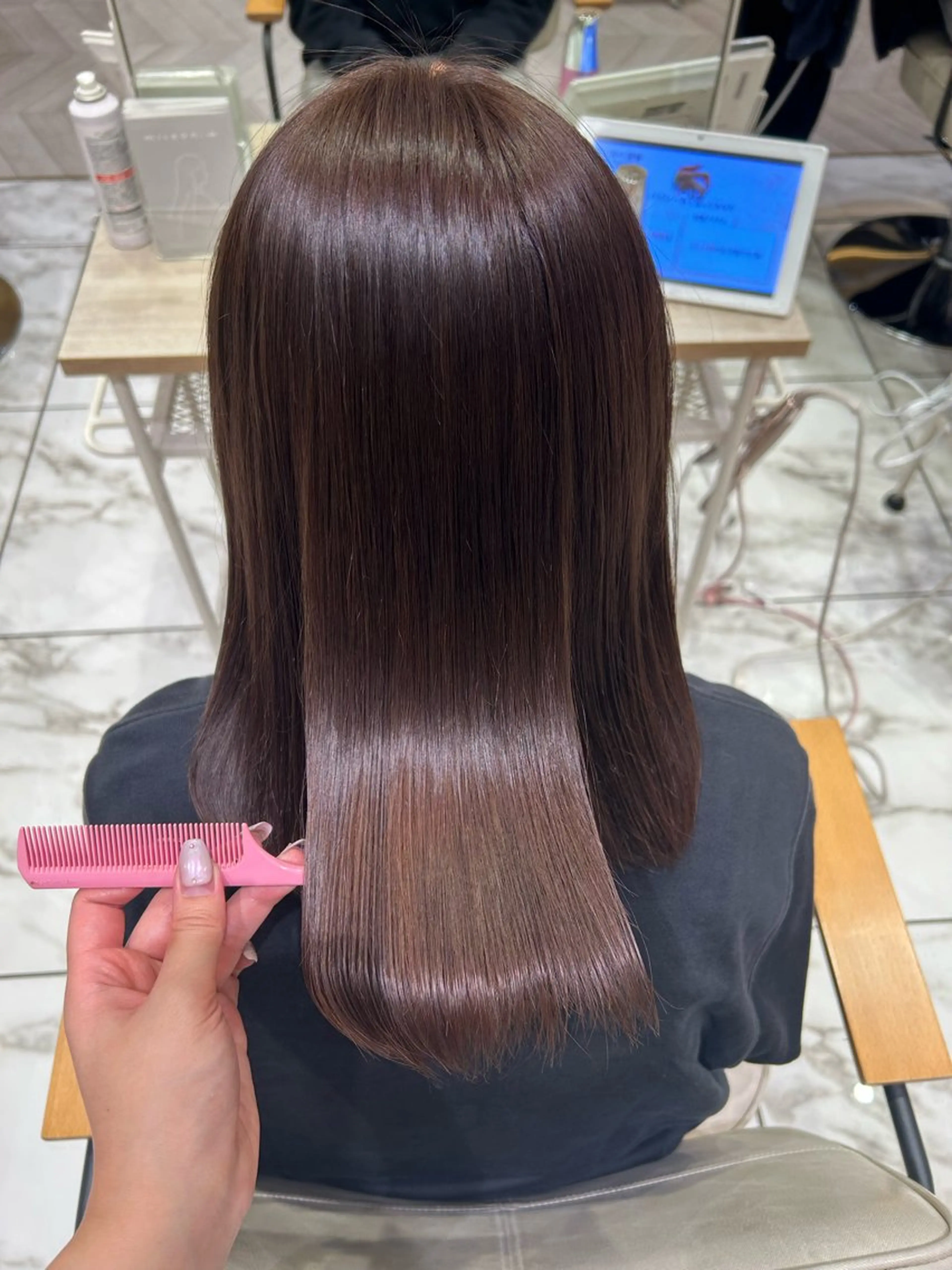 セミロング カラー 暖色系ツヤカラー コトノ🫧のヘアスタイル