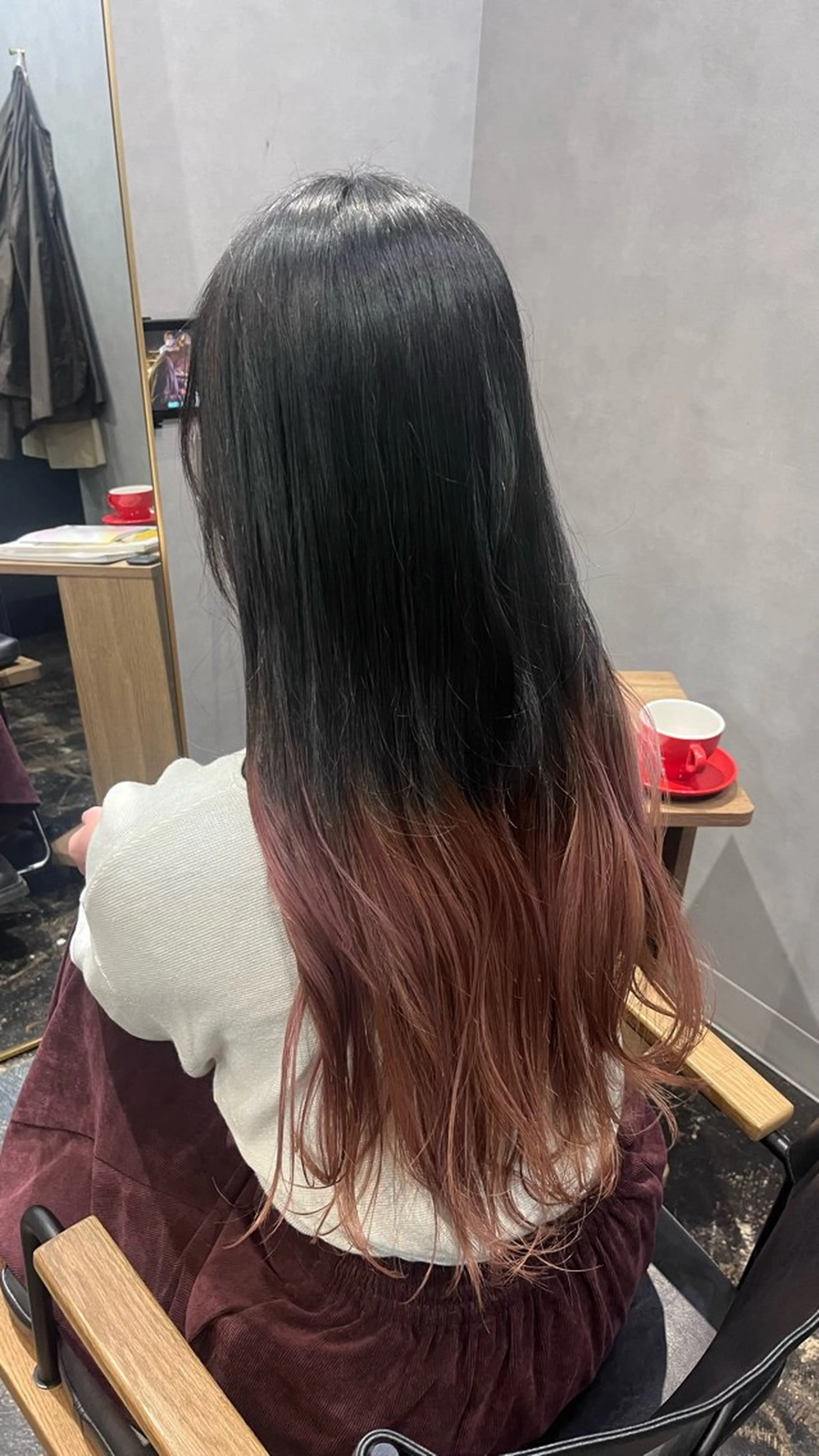 ロング カラー ベージュカラー ピンクカラー ピンクベージュ ロング ヘアカラー トリートメント 透明感カラー/パーマ 🌀アオノのヘアスタイル