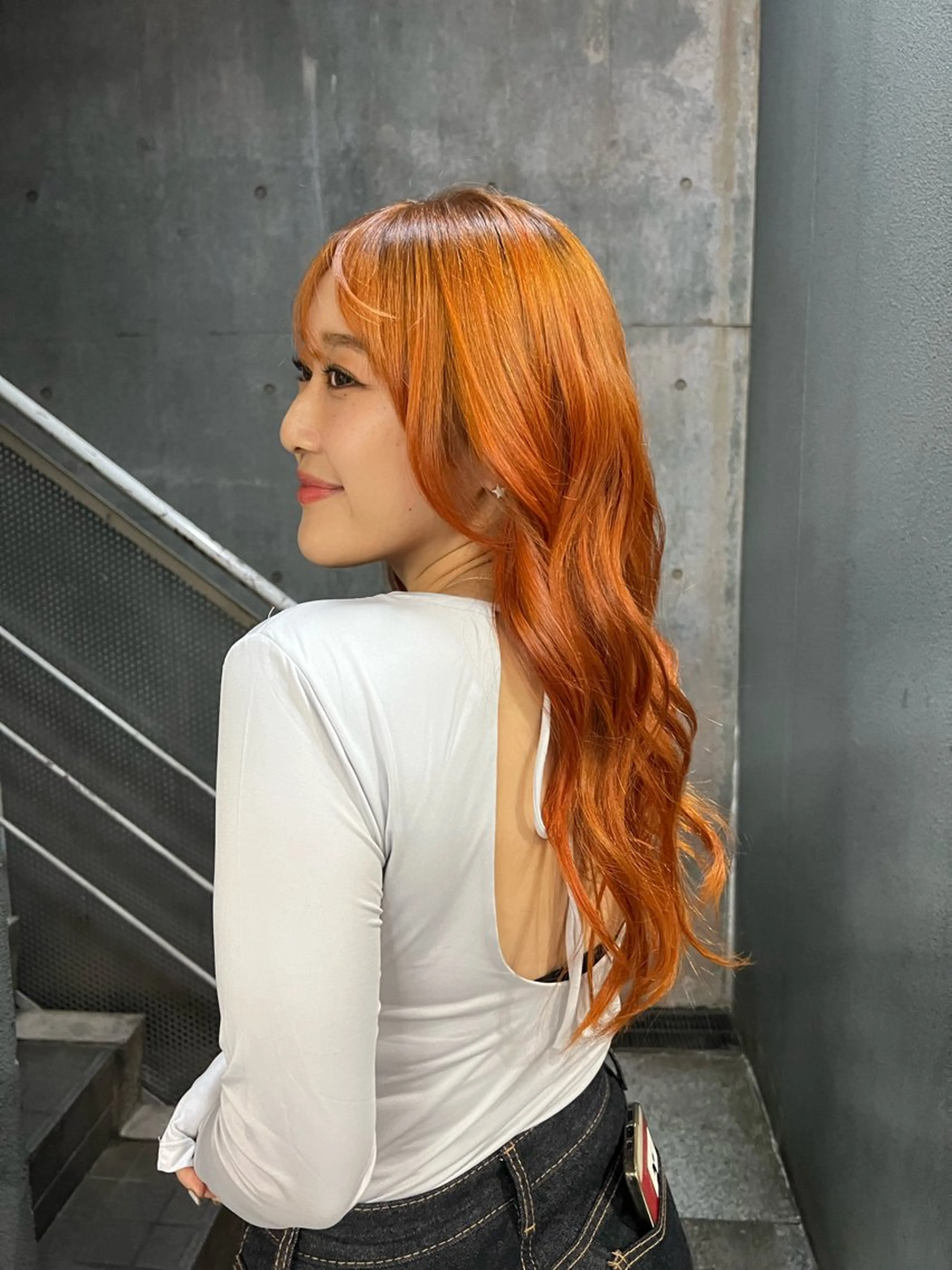 ロング AOI 　ヘアカラ ー / ブリーチのヘアスタイル