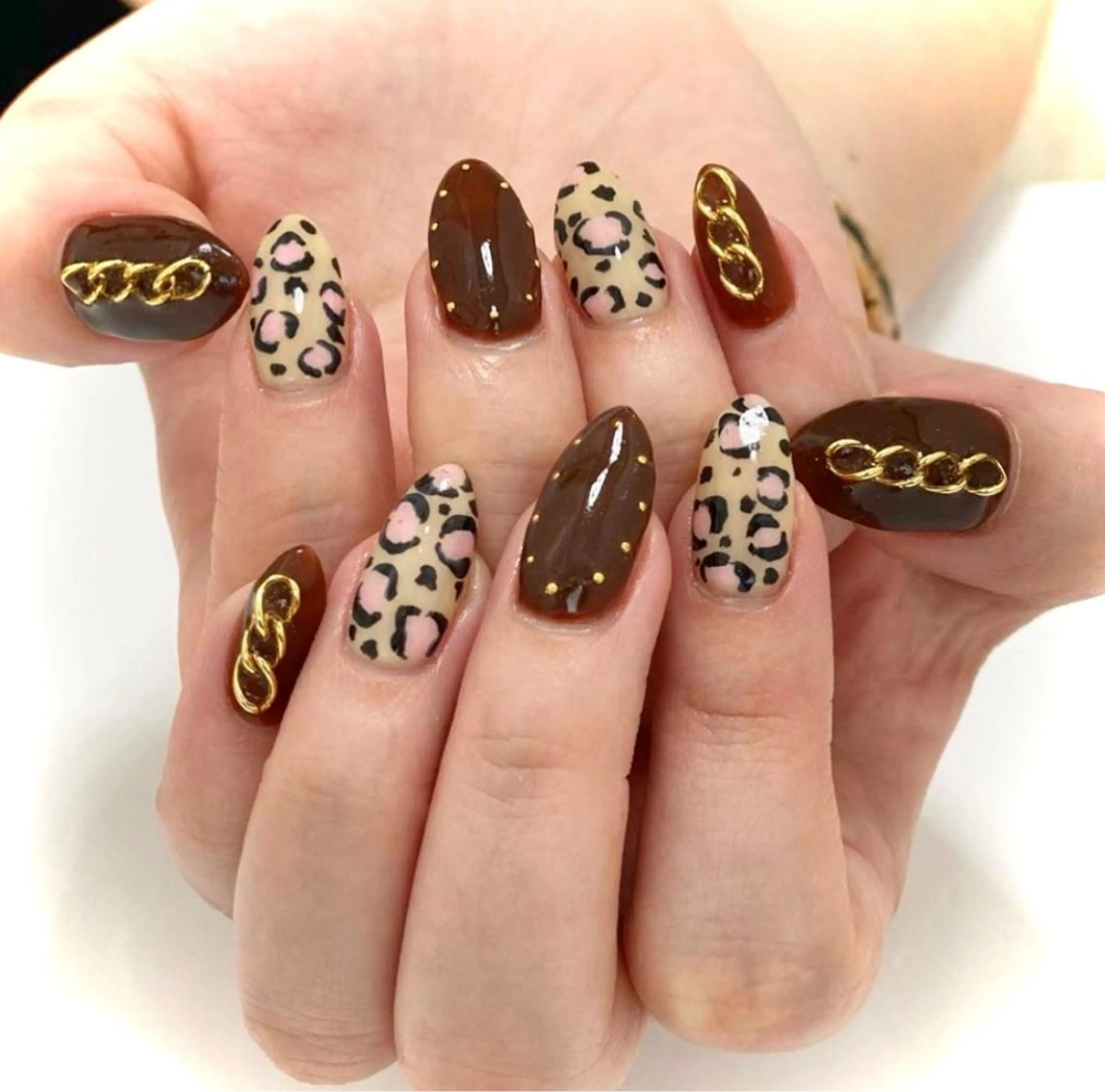 ミディアム ハンドネイル GG houseのネイルデザイン