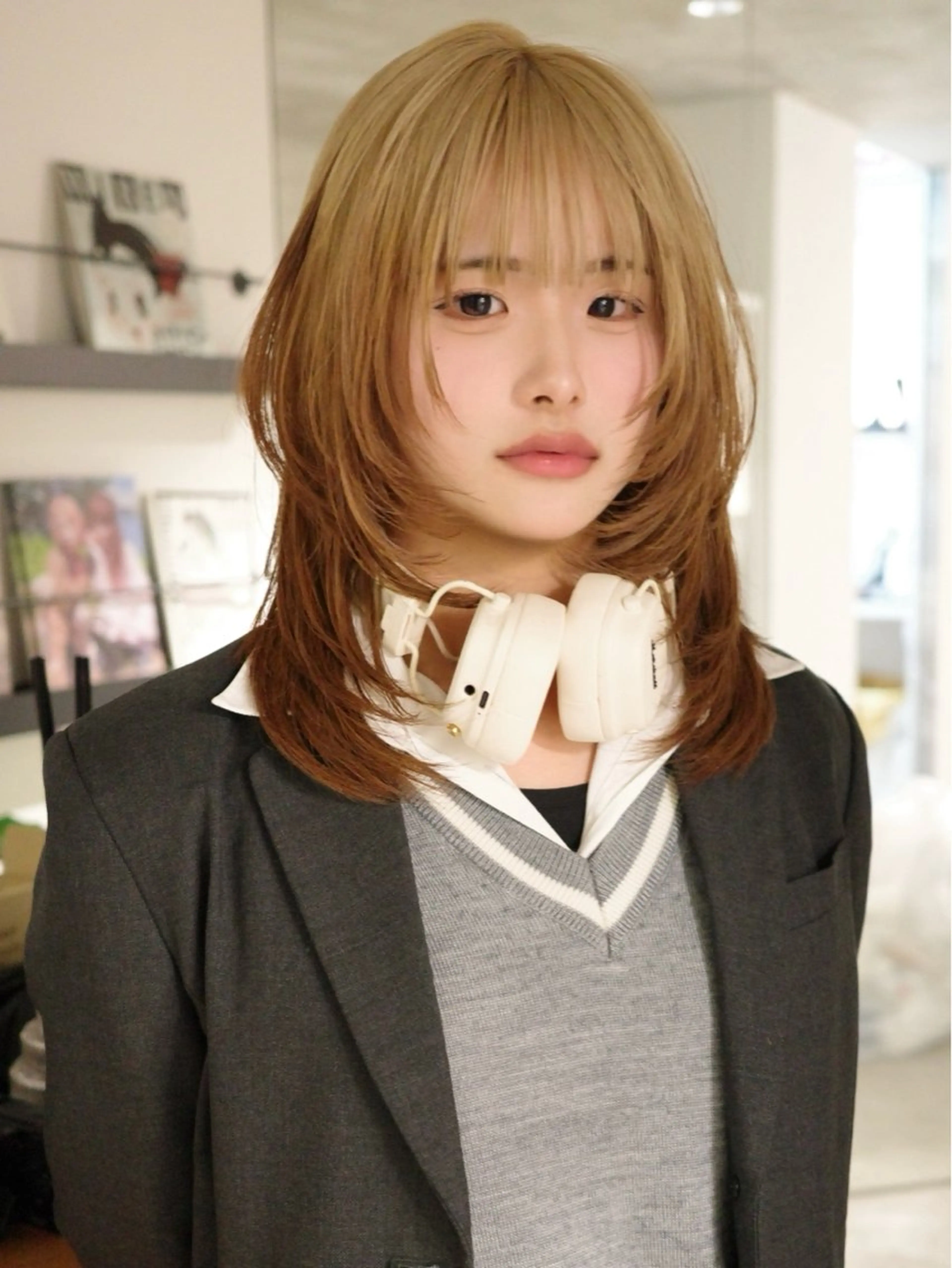 セミロング カラー ヘアカラー レイヤー/ハイトーン 🧬ituku🧬のヘアスタイル