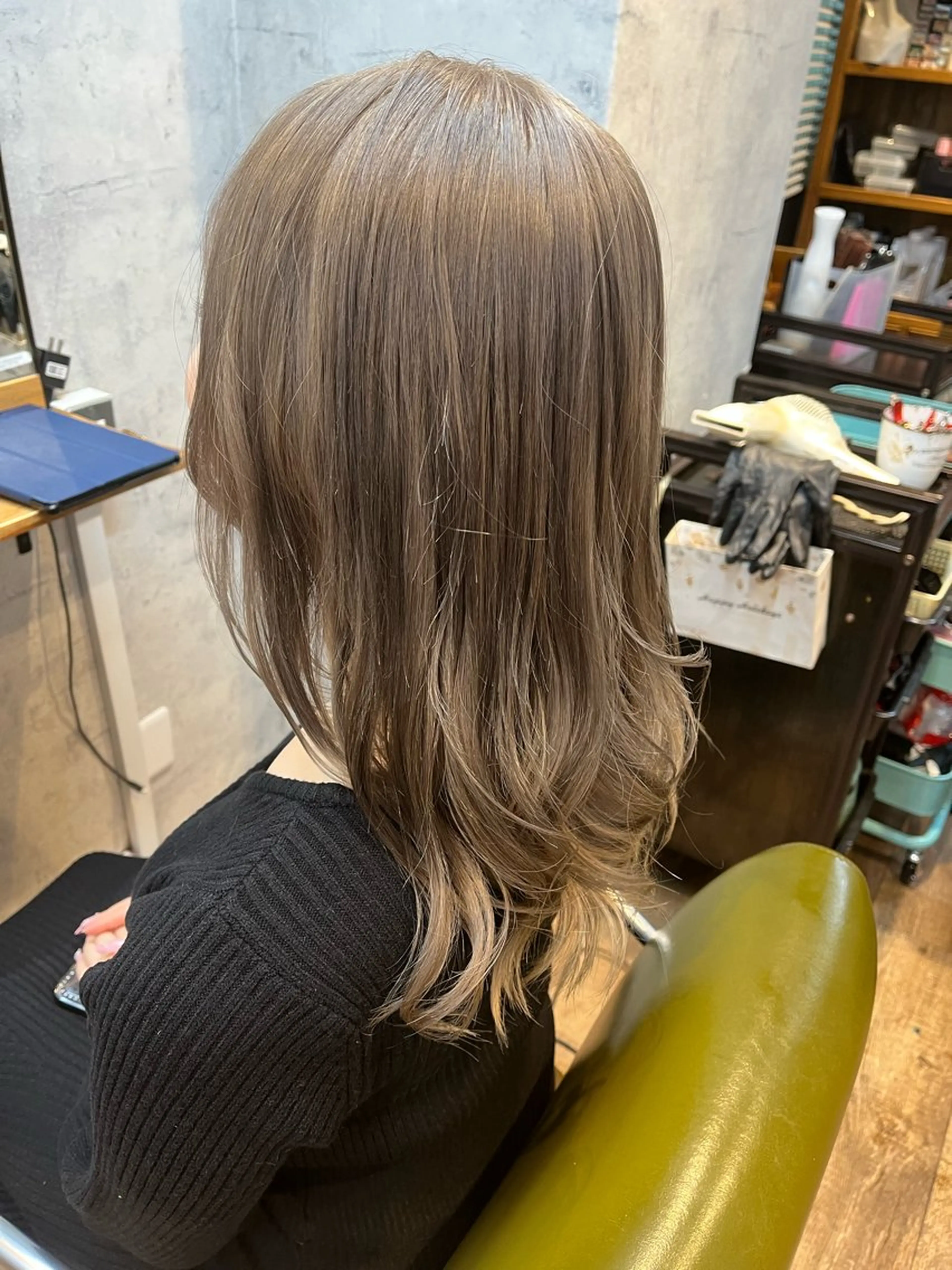 セミロング カラー ベージュカラー ミルクティーベージュ カット ヘアカラー replica上大岡所属・松井 敬太郎のヘアスタイル