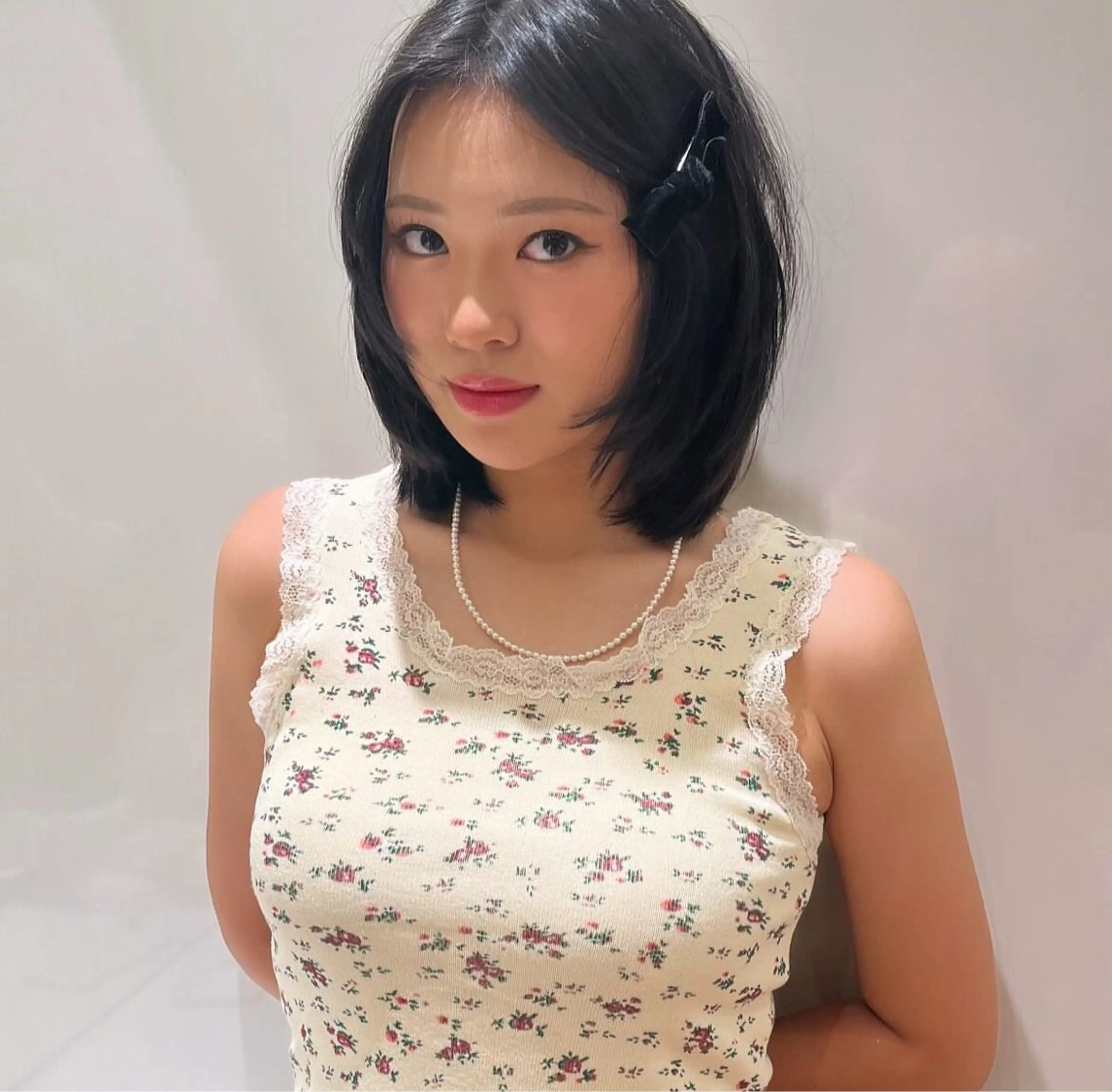 ミディアム レイヤーカット 羽鳥 菜々子のヘアスタイル