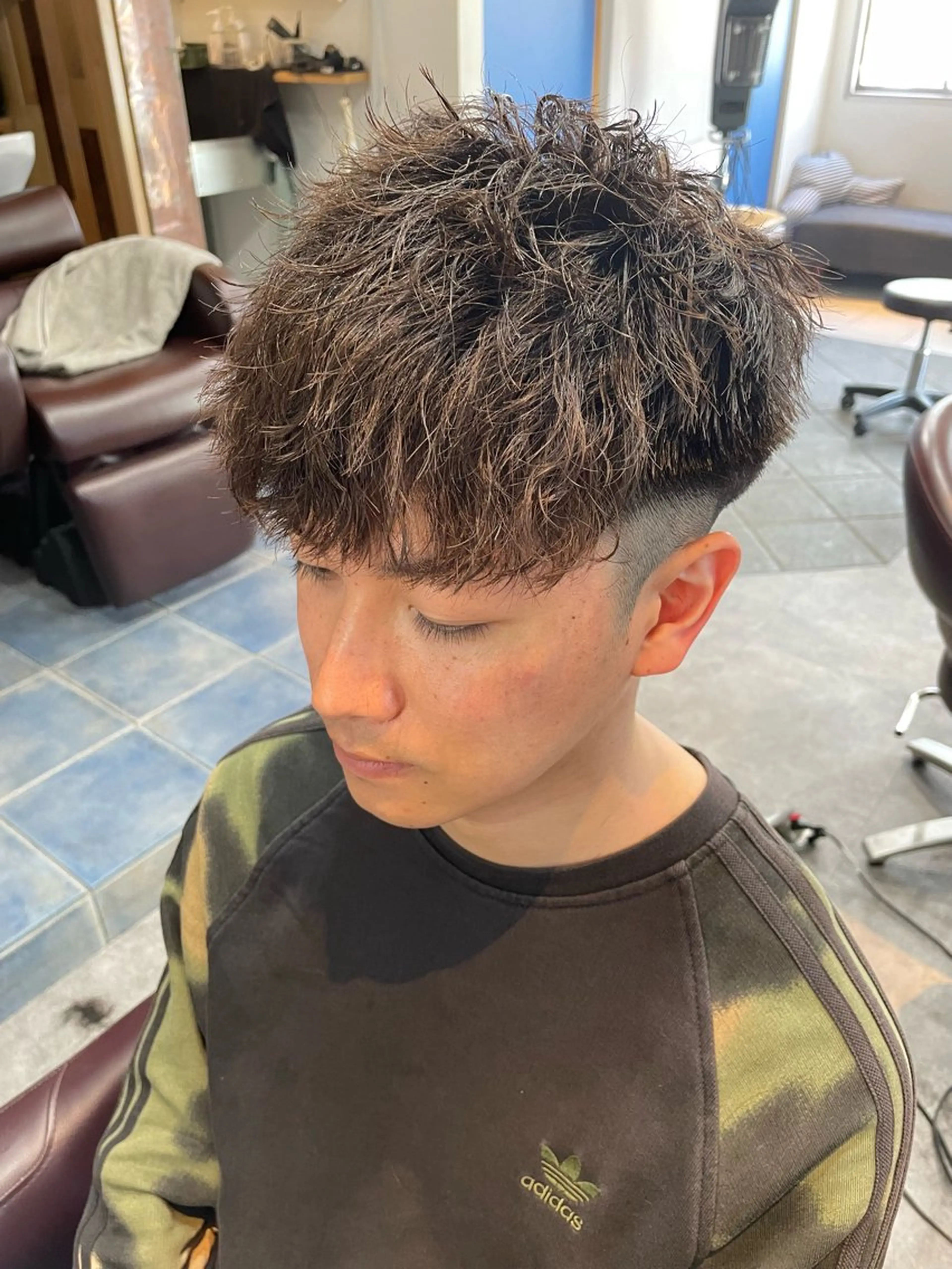 ショート パーマ メンズ 絹村 健人のヘアスタイル