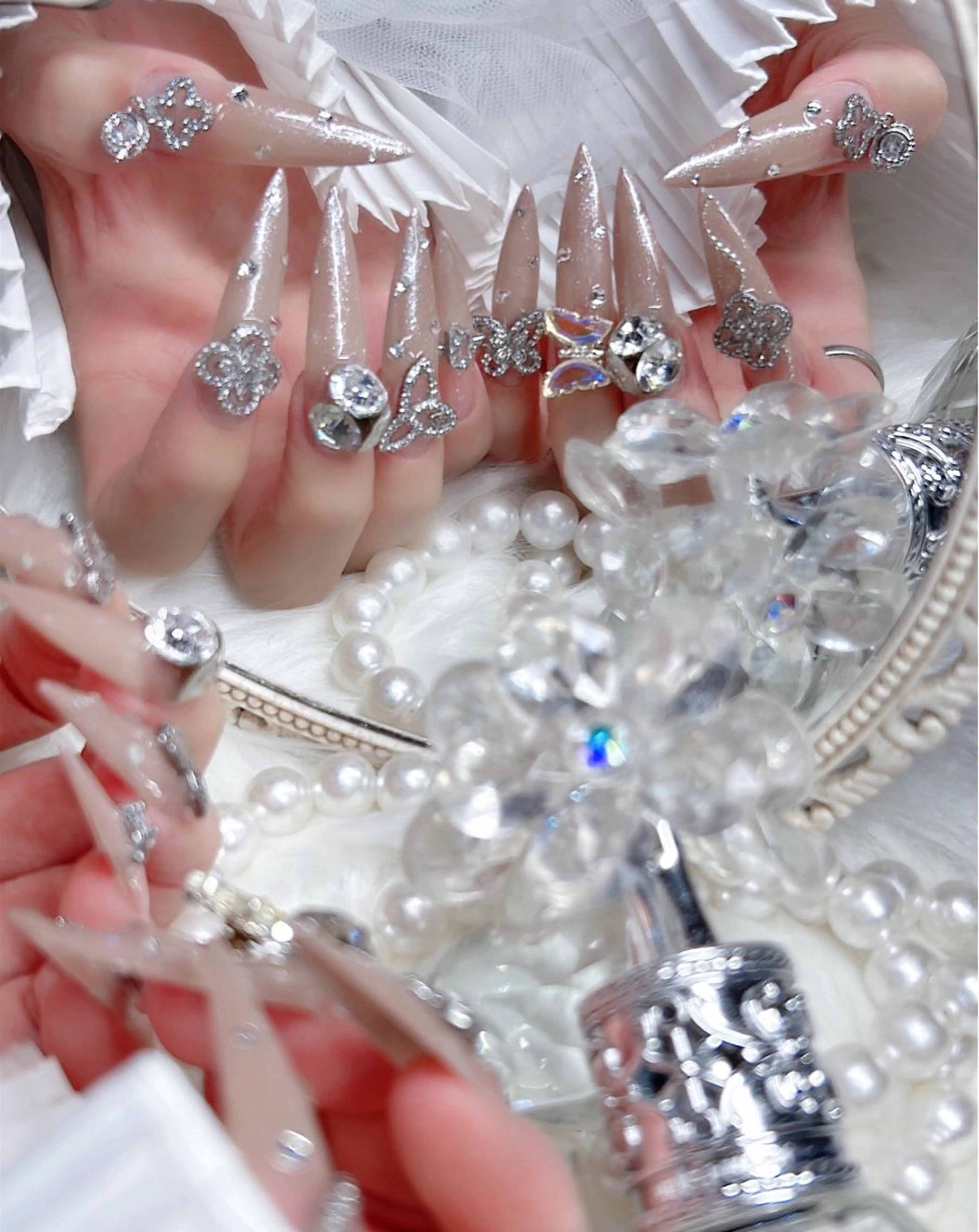 ネイル オーロラネイル 成人式 フットネイル 韓国ネイル ロングネイル Yudia🦋 azuのネイルデザイン