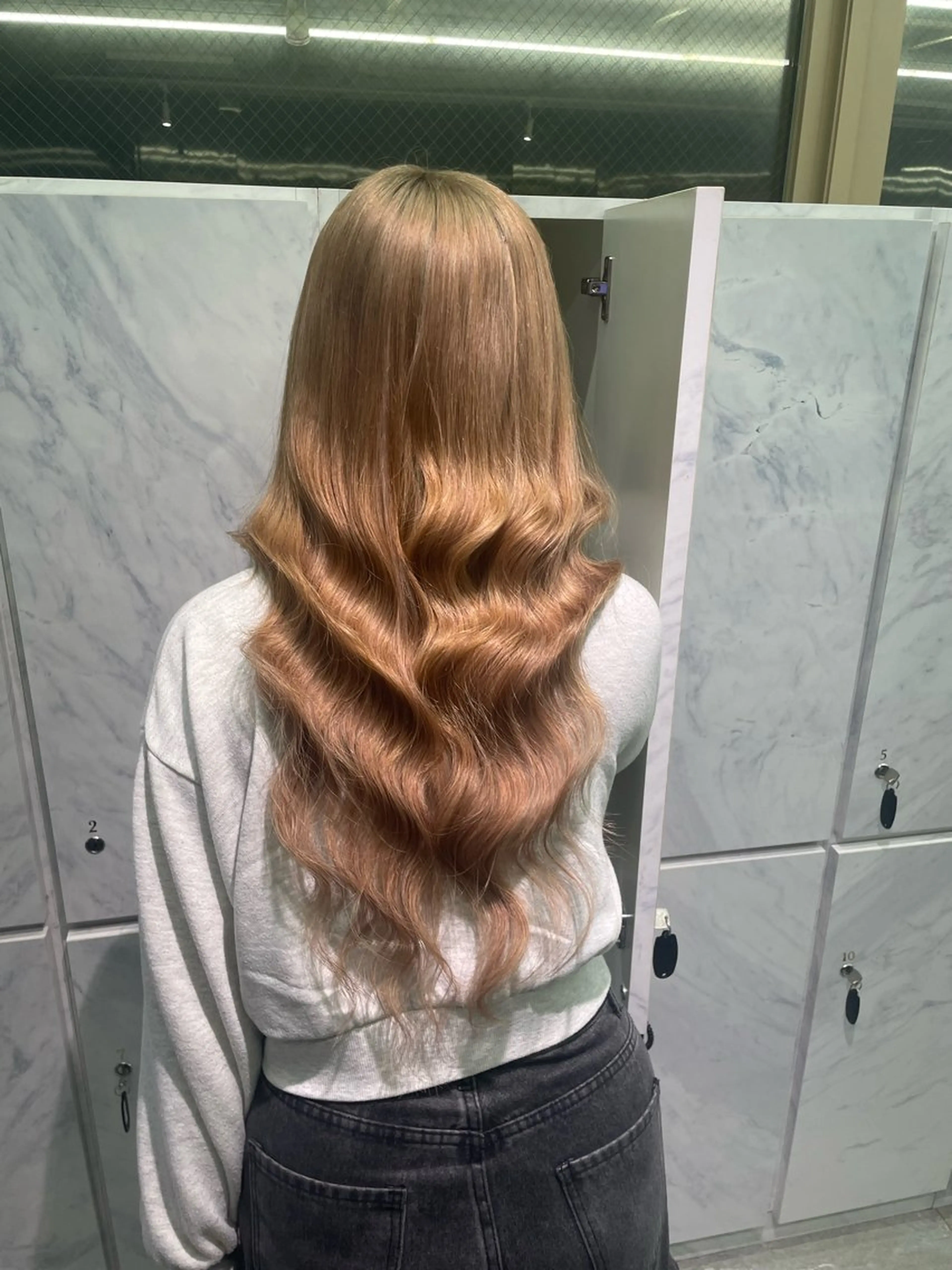 ロング カラー ベージュカラー ブリーチ ヘアカラー エクステ ハイトーンカラーエク ステ🌺RENA🌺のヘアスタイル