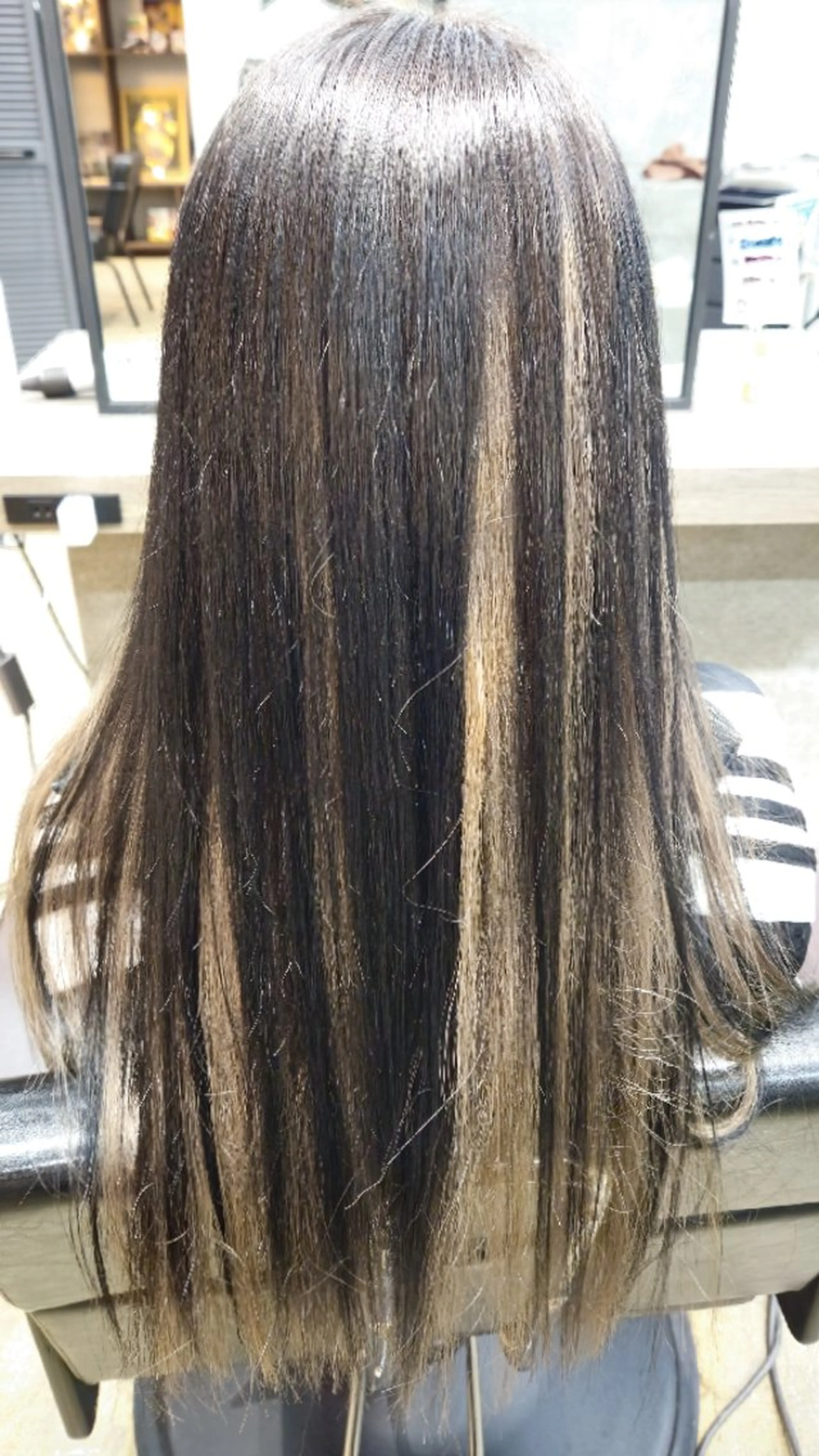 カラー ロング ブリーチ グレージュ ブレンアネックス所属・ナチュラル/暖色 🍑トウヤ🍑のヘアスタイル