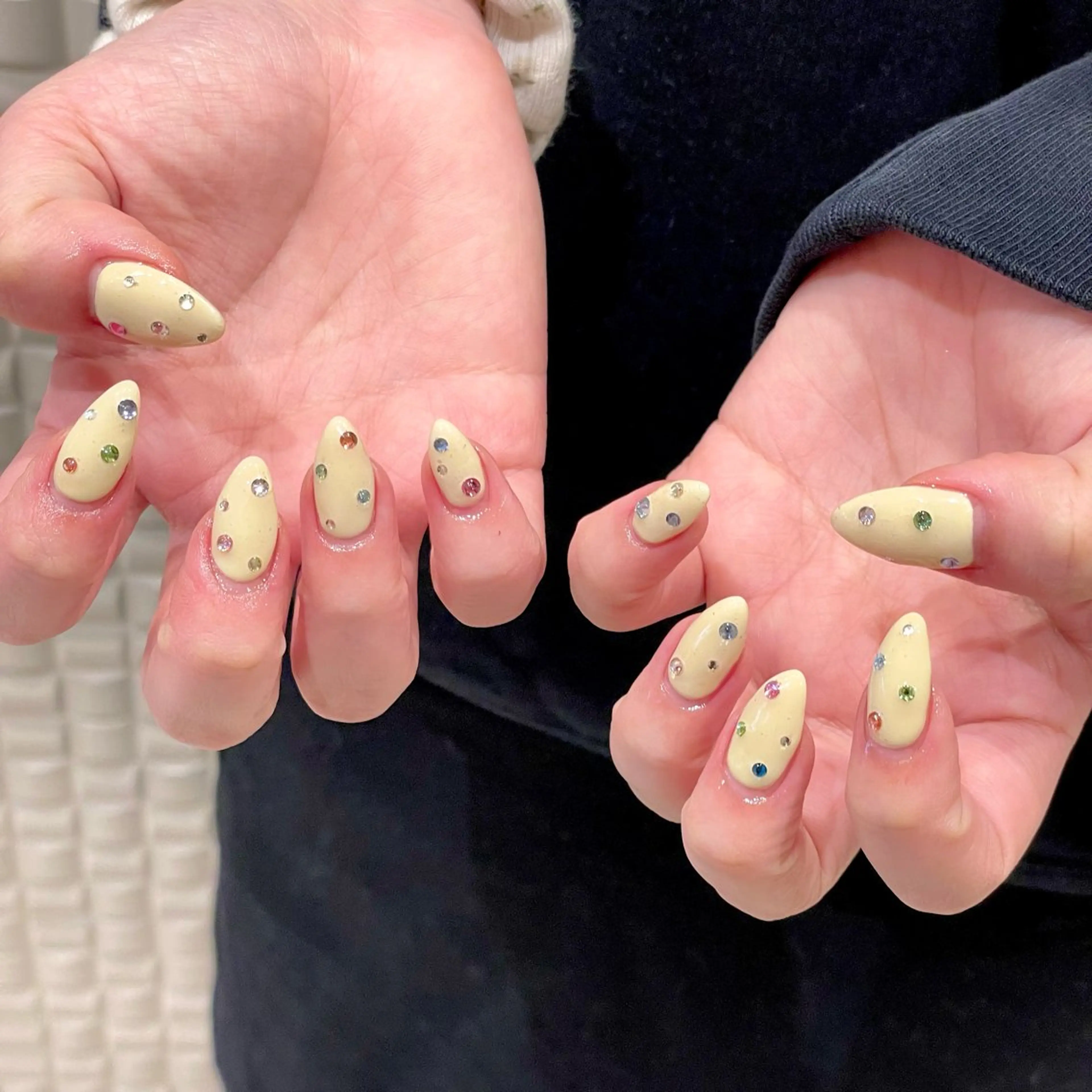 ネイル ストーンネイル ハンドネイル ゆ きのネイルデザイン