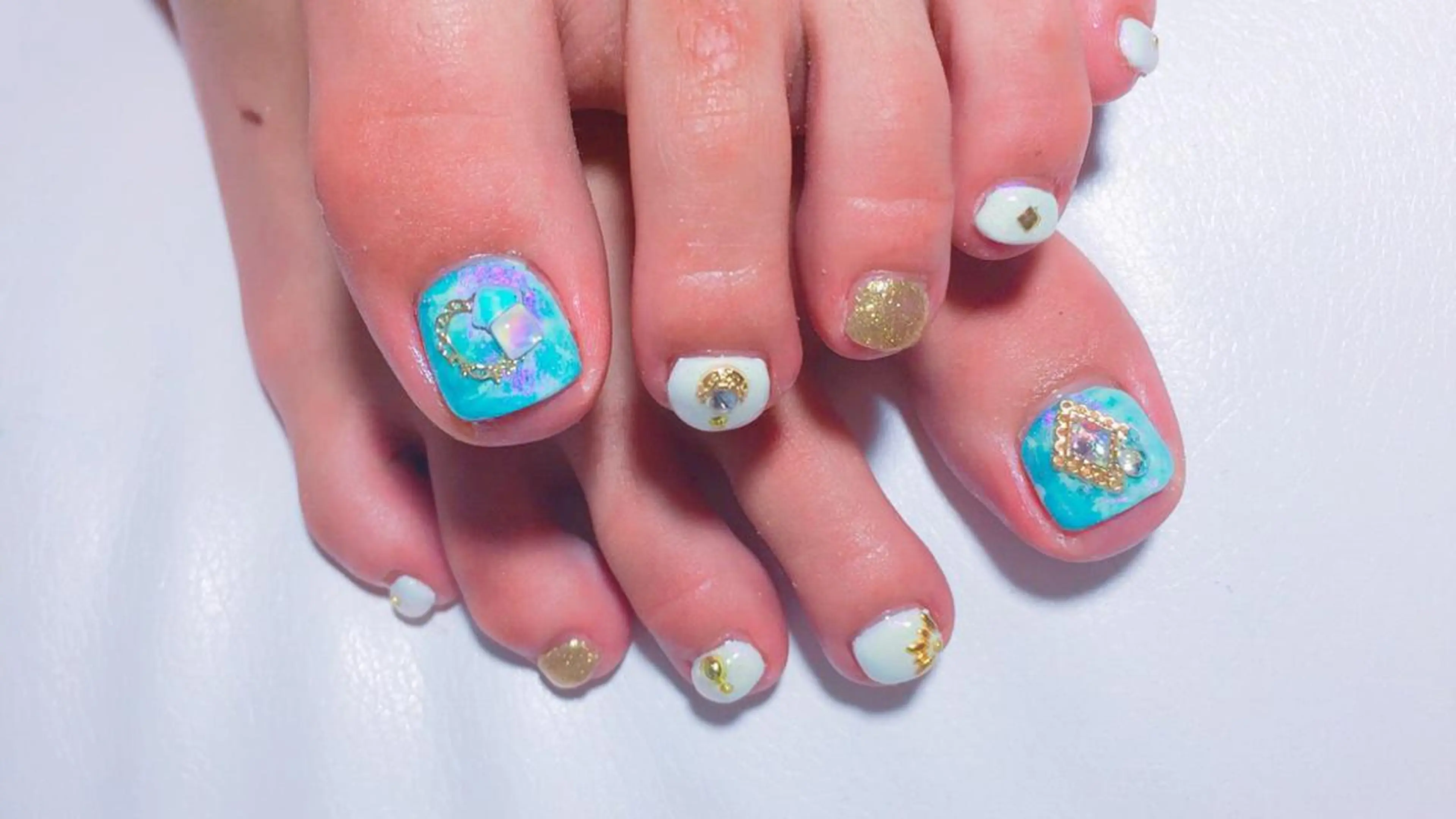 ネイル フットネイル ミラーネイル 【カメレオン】 上村 祥子のヘアスタイル