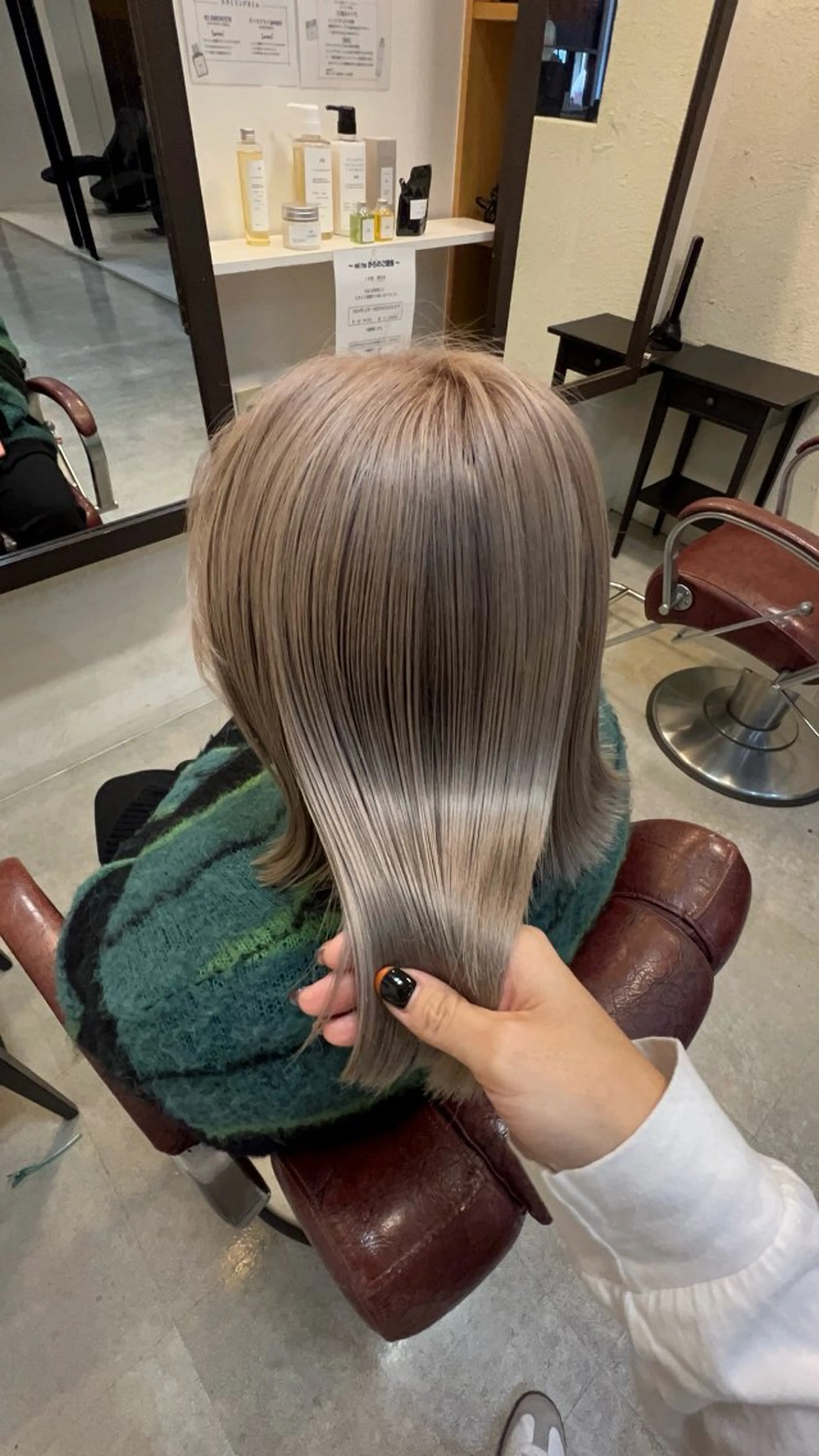 ミディアム カラー ベージュカラー ミルクティーベージュ 吉岡 なみのヘアスタイル