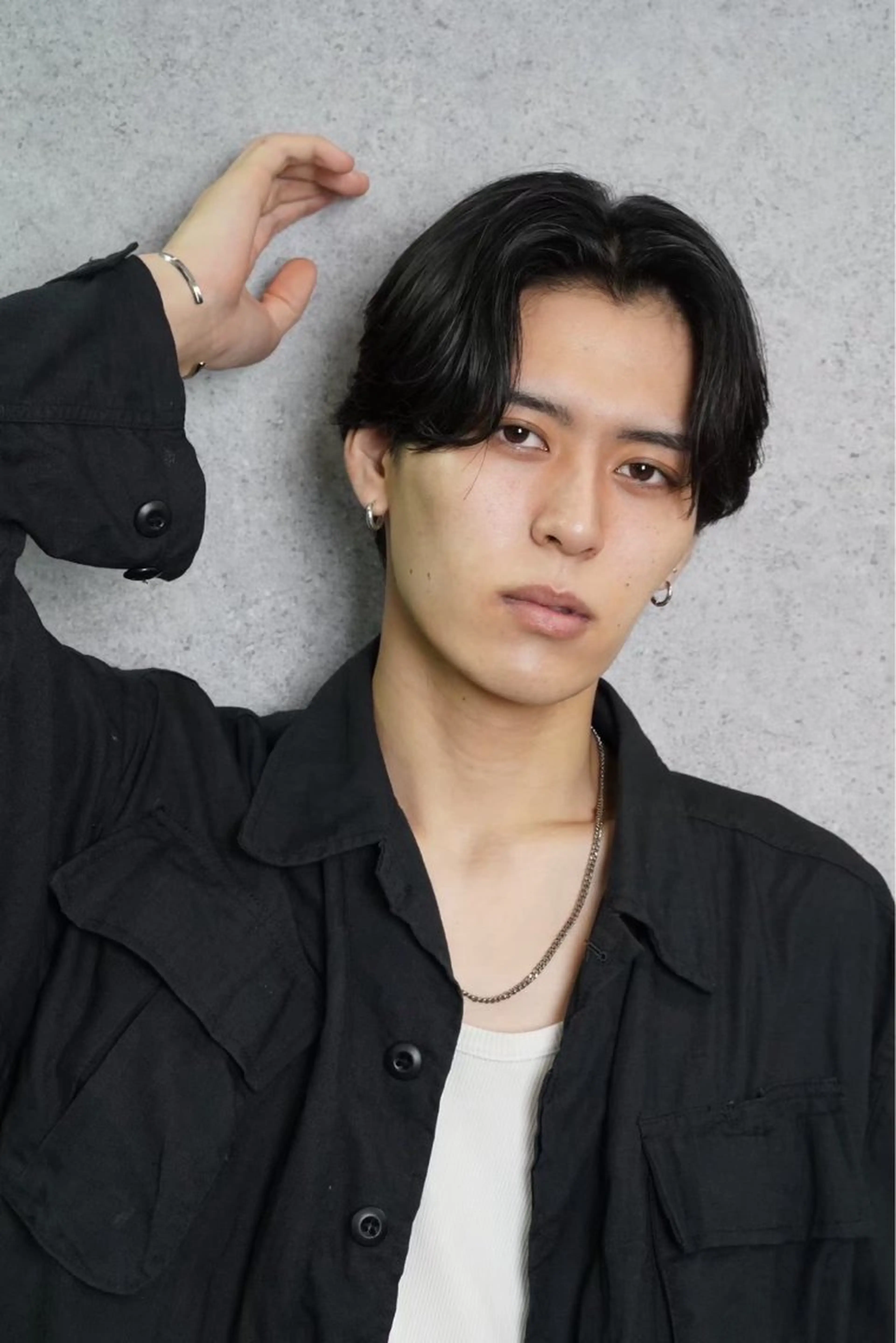 ミディアム パーマ メンズ メンズバレイヤージュ シャドウパーマのヘアスタイル