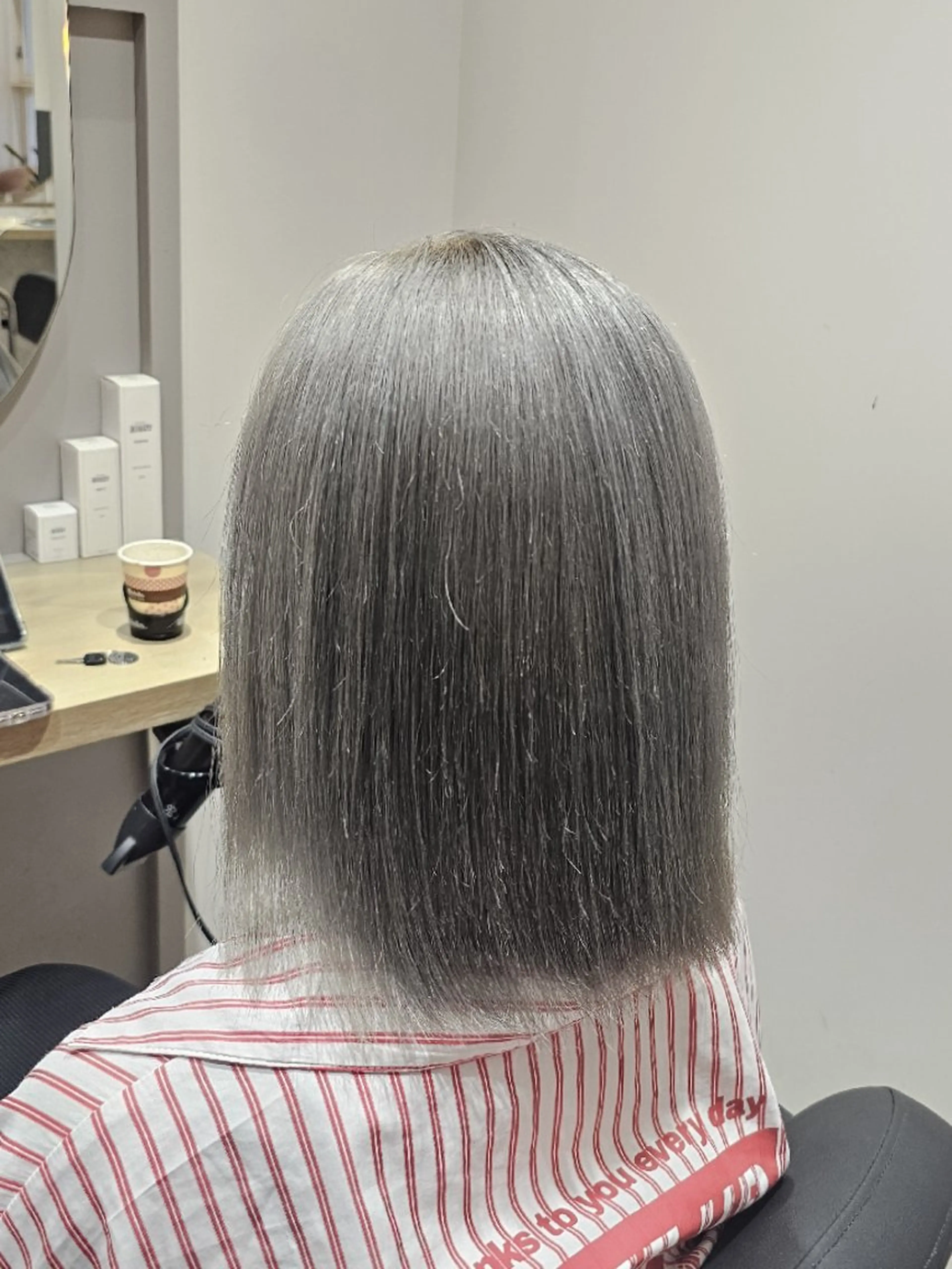 カラー ミディアム ダブルカラー シルバー 🍀☘️阿部 誉叶☘️🍀のヘアスタイル