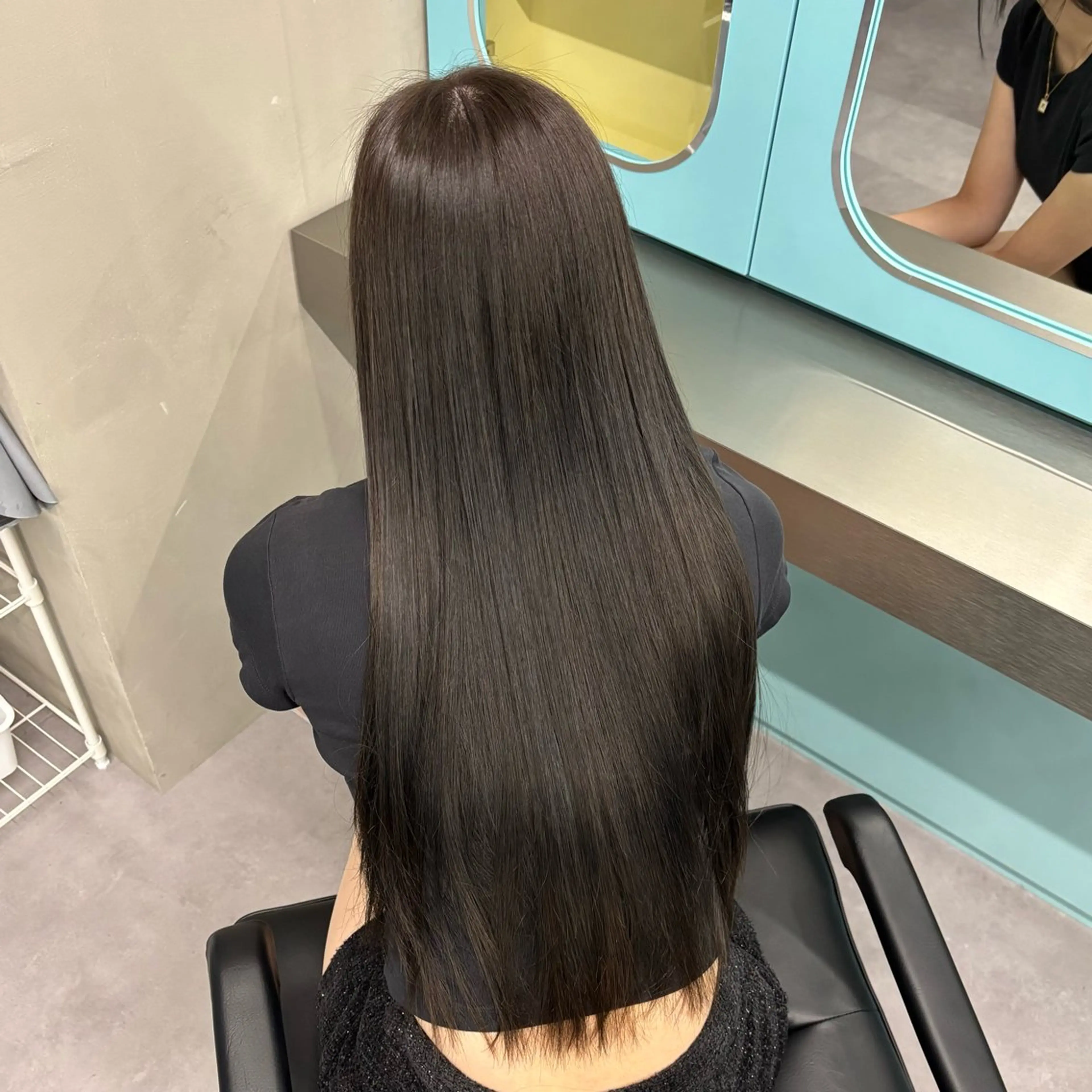 ロング カラー ベージュカラー 黒髪 ブリーチ ブルーカラー ブルーブラック Mio/髪質改善 透明感カラー/西梅田のヘアスタイル