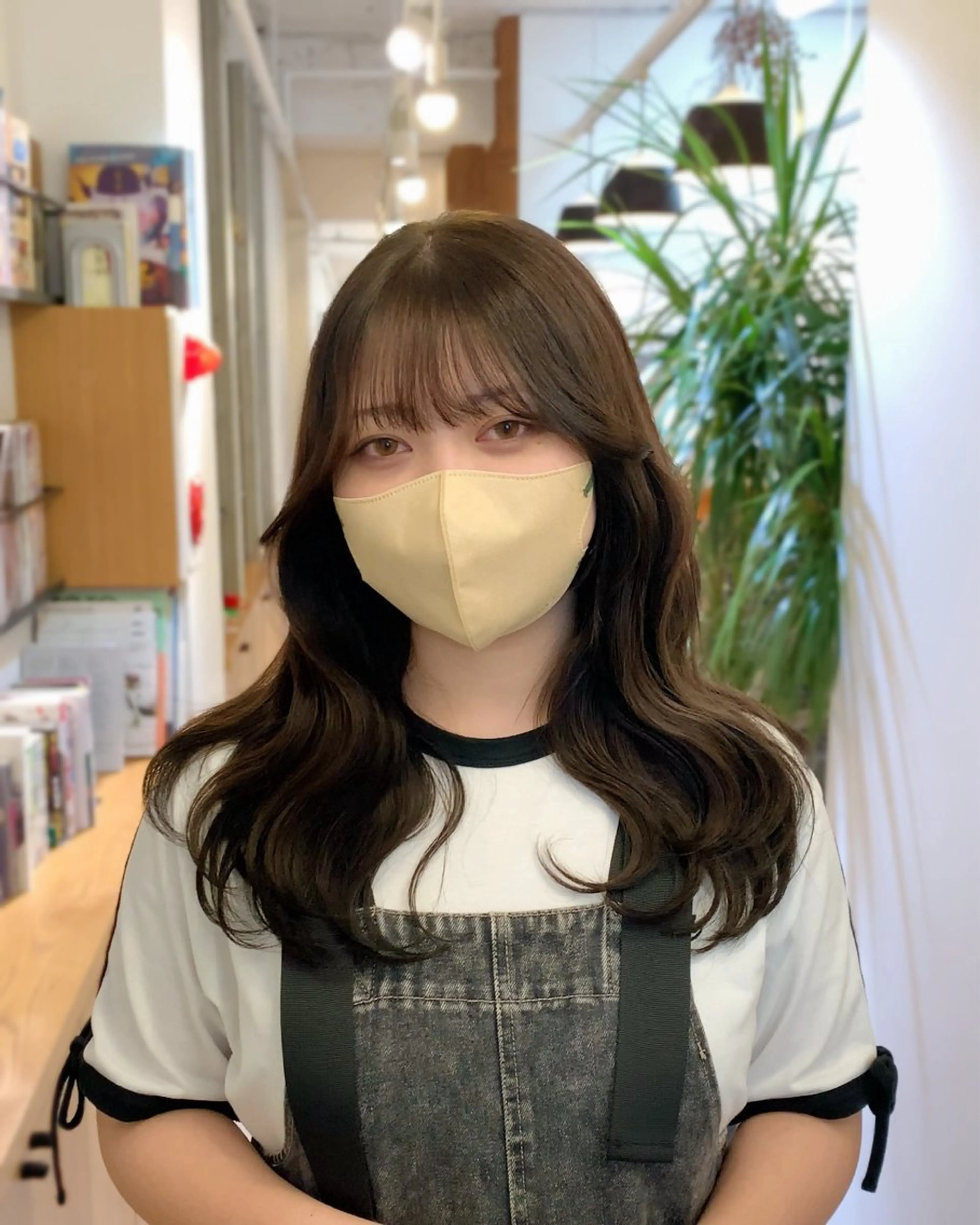 セミロング 顔周りカット MEGULI所属・新田 琴美/ 透明感/レイヤーのヘアスタイル