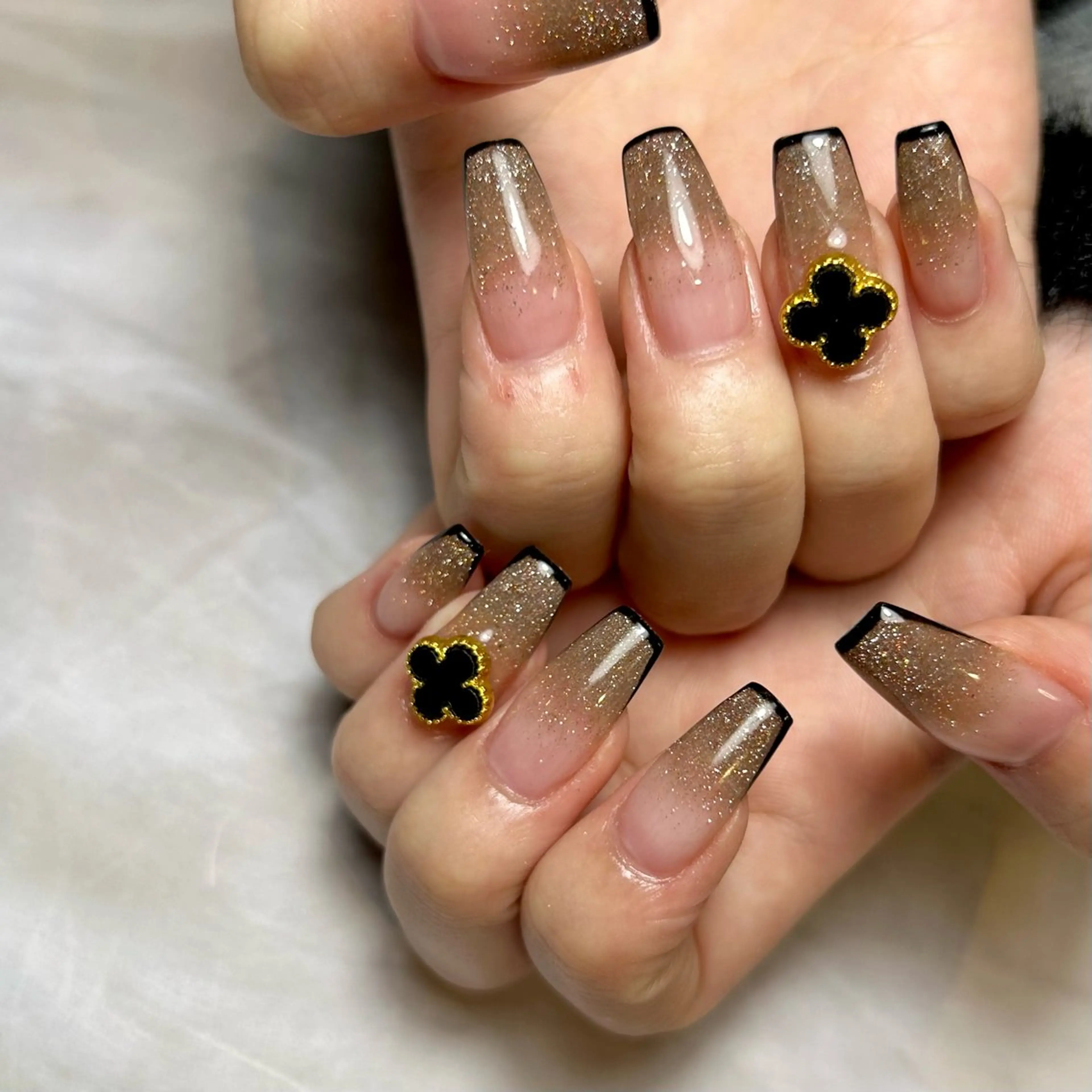 ネイル アートネイル フラッシュネイル フレンチネイル キラキラネイル ラメ(グリッター) ハンドネイル Reflection marikoのネイルデザイン